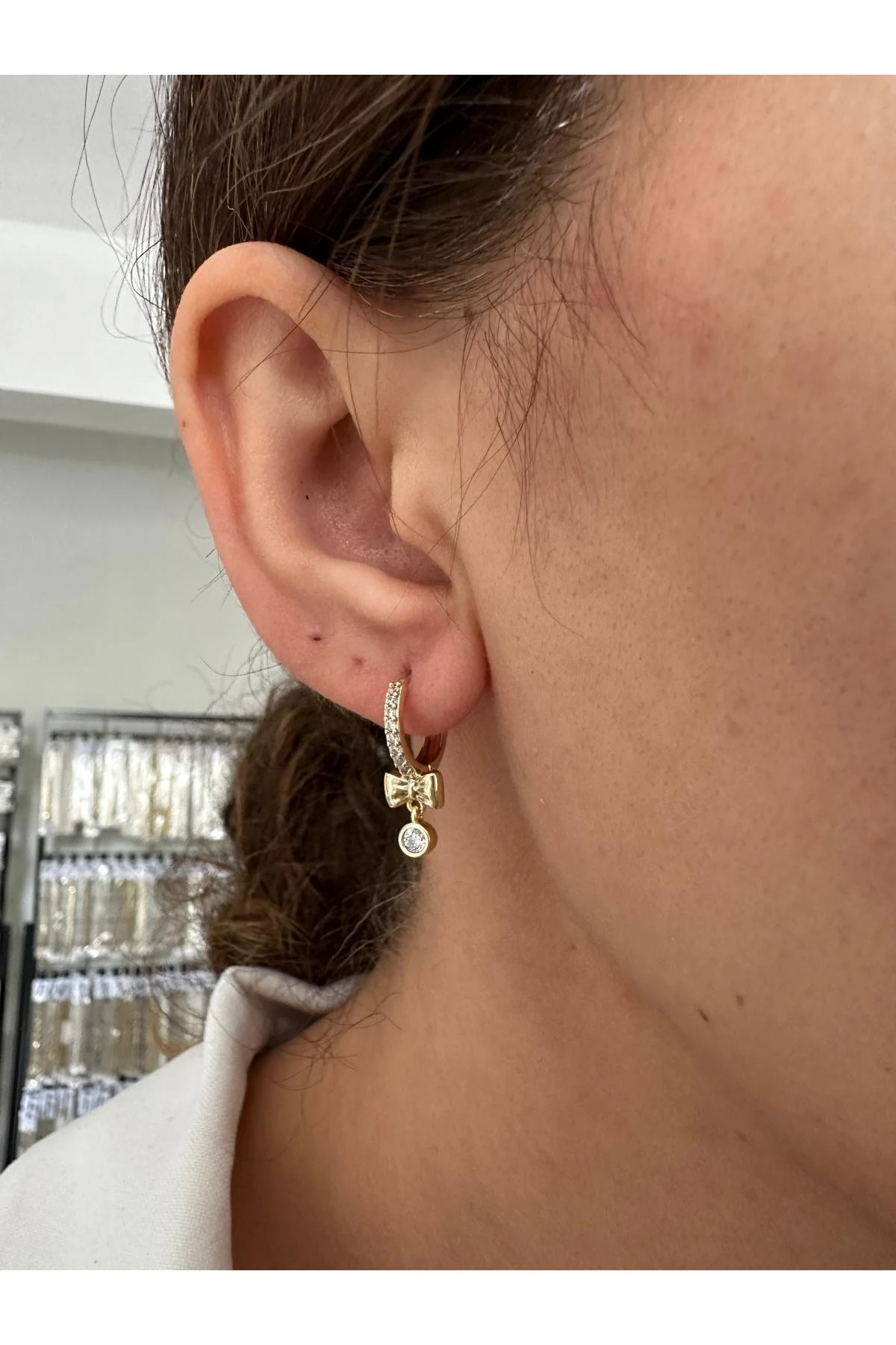 14K Gold Renkli Halka Fiyonk Tek Sarkıt Yuvarlak Taşlı Küpe