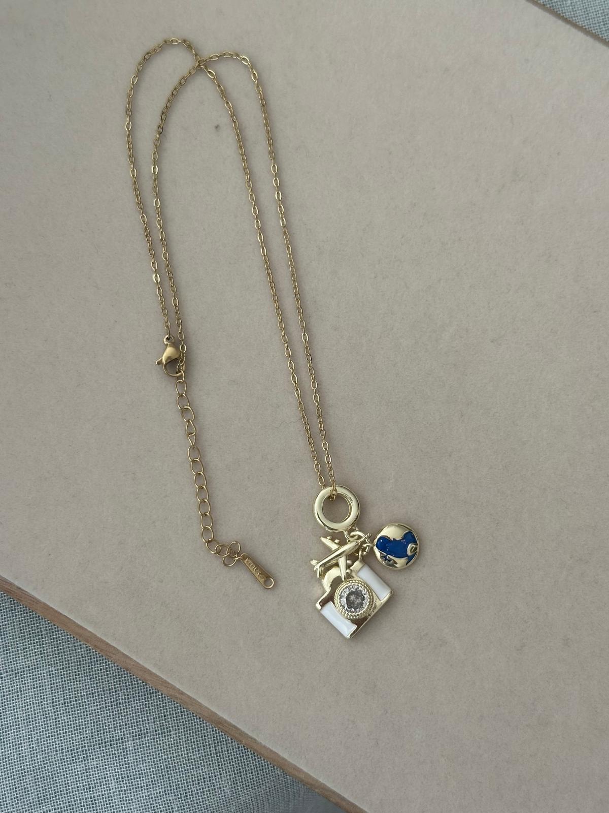 Gold Renkli Seyahat Charmlı Kolye