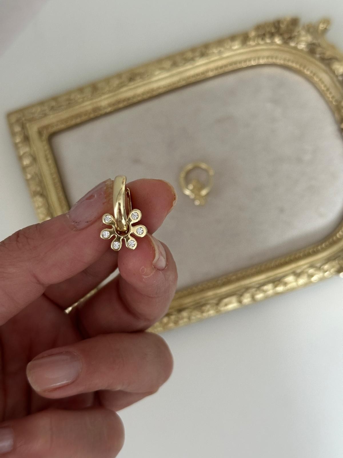 14K Gold Renkli Halka Pırpır Çiçek Küpe