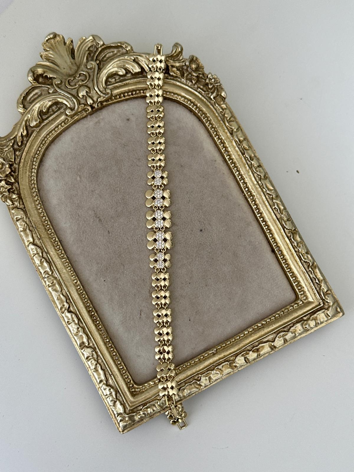 14K Gold Renkli Dorika Yassı Plakalı Ortası Kalın Geçme Taşlı Bileklik