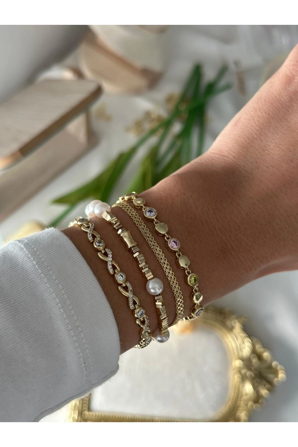 14K Gold Renkli  x Marka Araları Yuvarlak Taşlı Bileklik