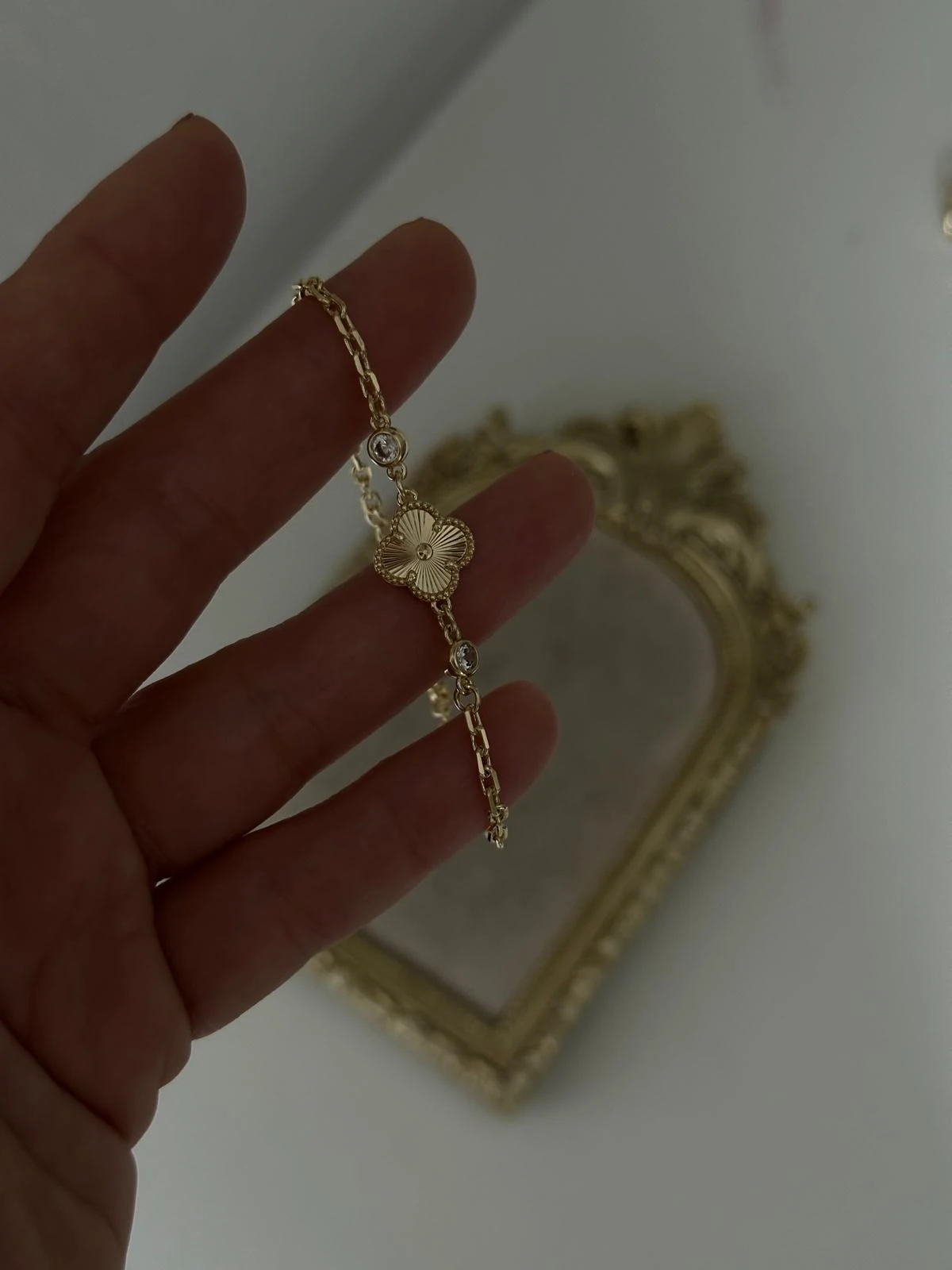 14K Gold Renkli Ortası Yonca İki Yanı Taşlı Bileklik