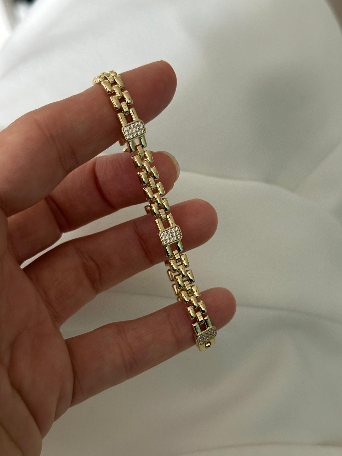 14K Gold Renkli Marka Kordon Üç Dikdörtgen Montür Taşlı Bileklik