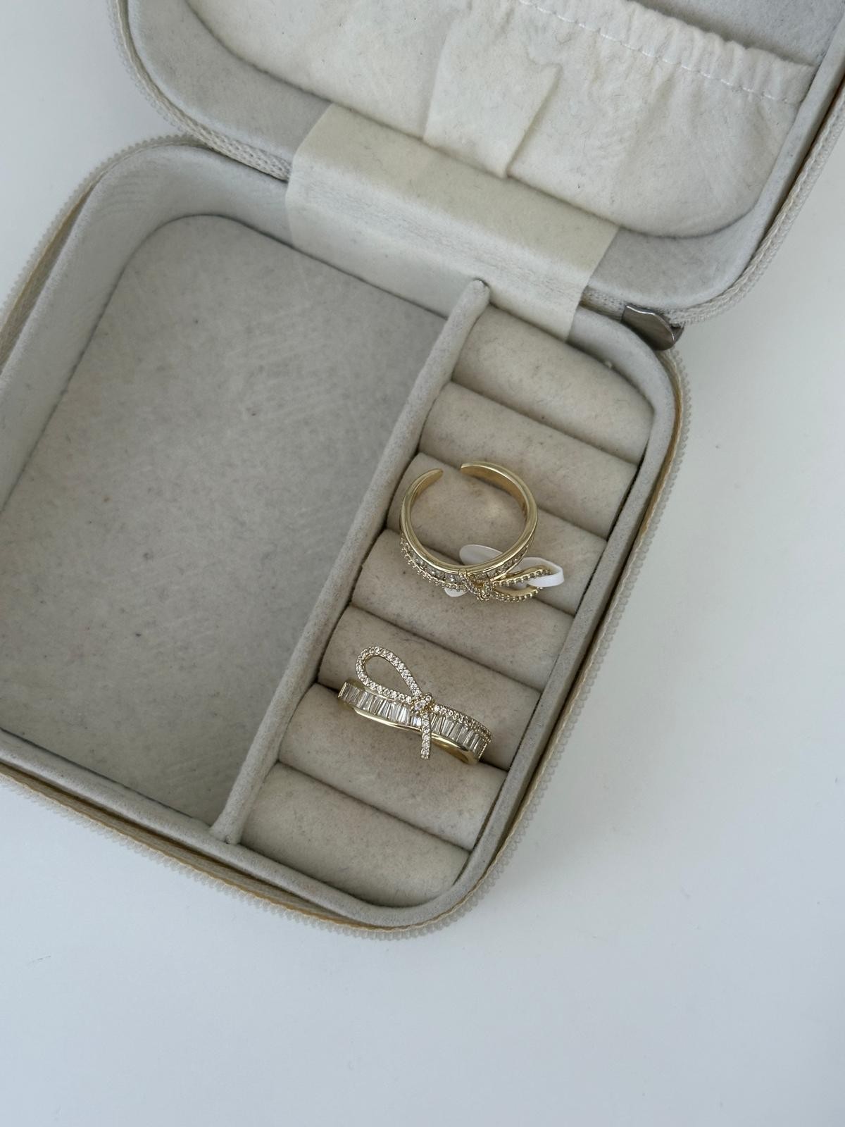 14K Gold Renkli Baget Kristal Taşlı Fiyonk Ayarlanabilir Yüzük