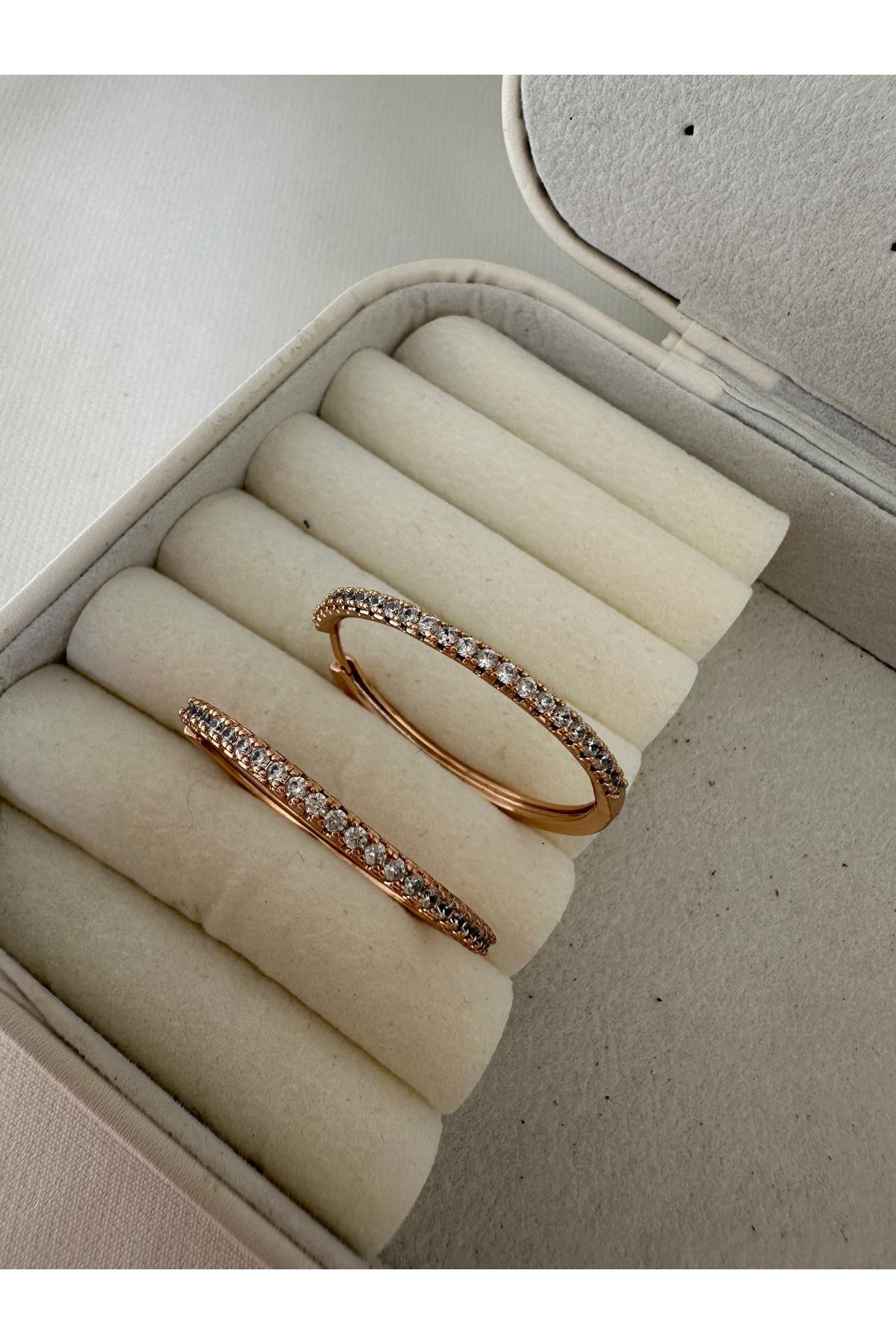 18K Rose Gold Renkli Büyük Halka İncecik Sıra Montür Taşlı Küpe