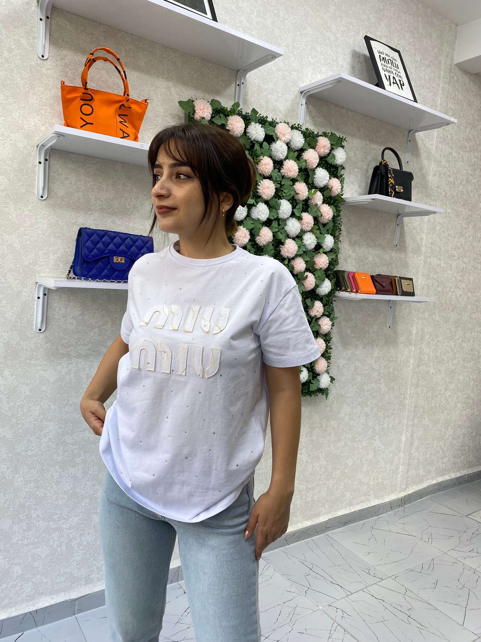 Taş detaylı önü baskılı t-shirt 