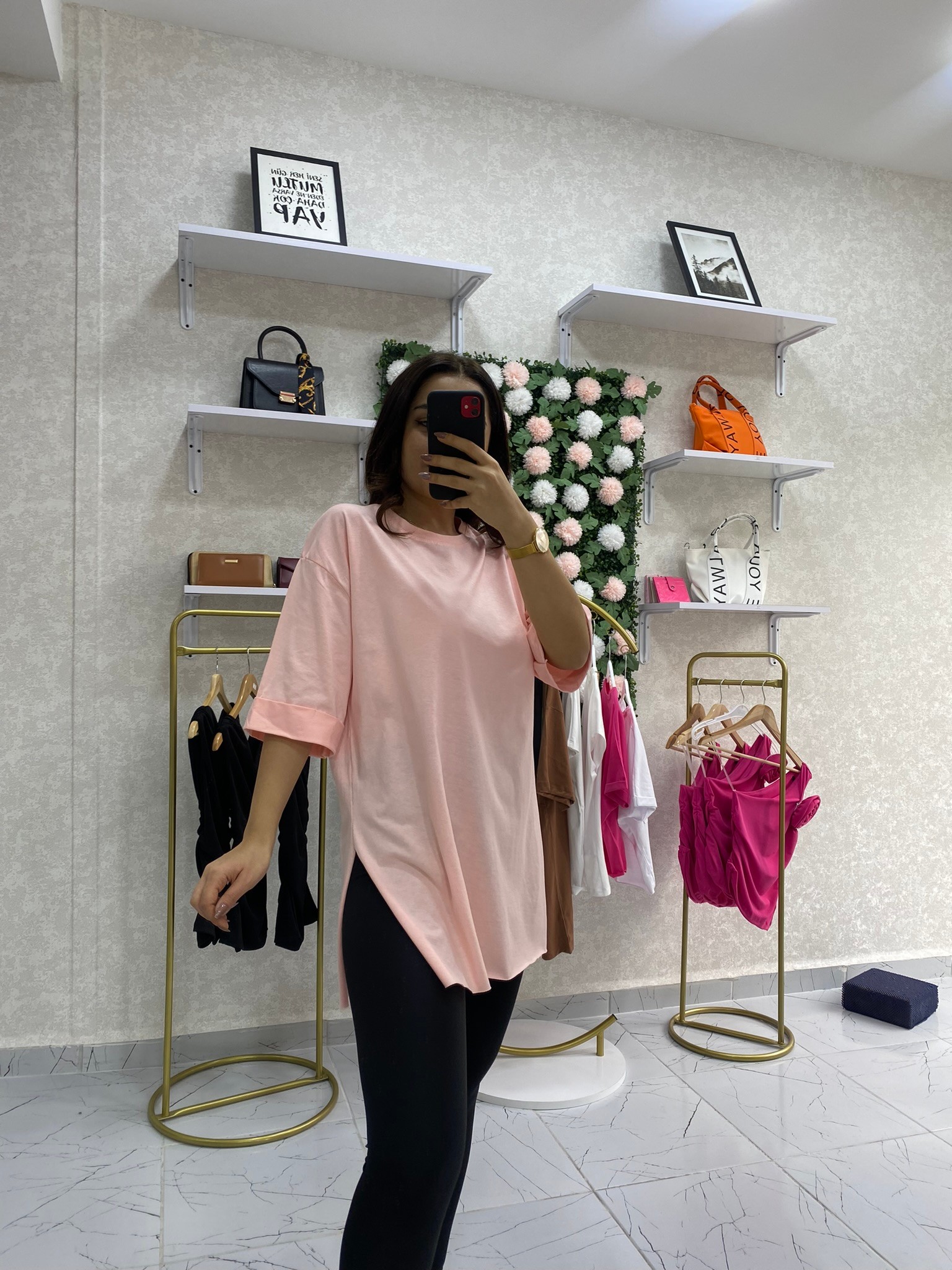 Toz Pembe yandan yırtmaçlı oversize basic t-shirt 