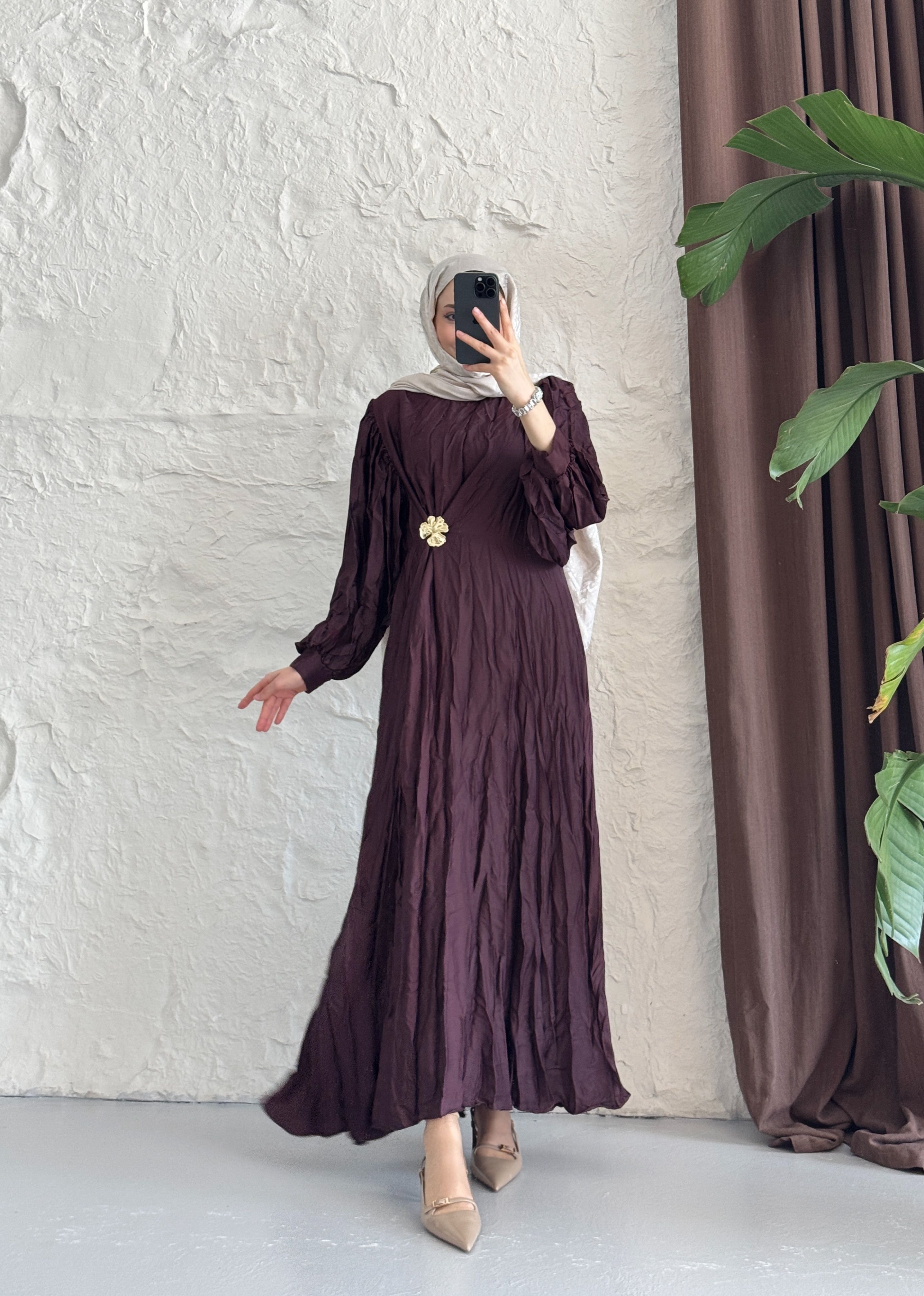 BROŞ DETAYLI ELBİSE - BORDO