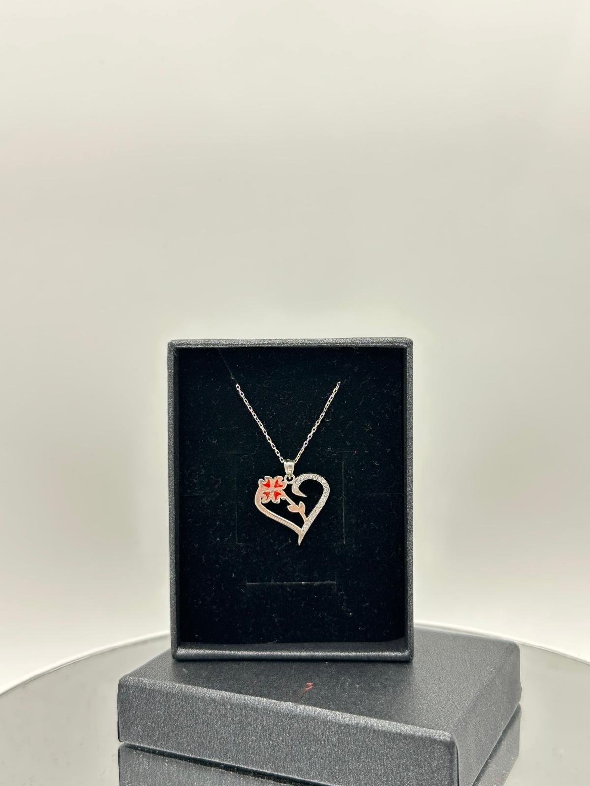 ÇİÇEK DETAYLI KALP 925 AYAR GÜMÜŞ KOLYE