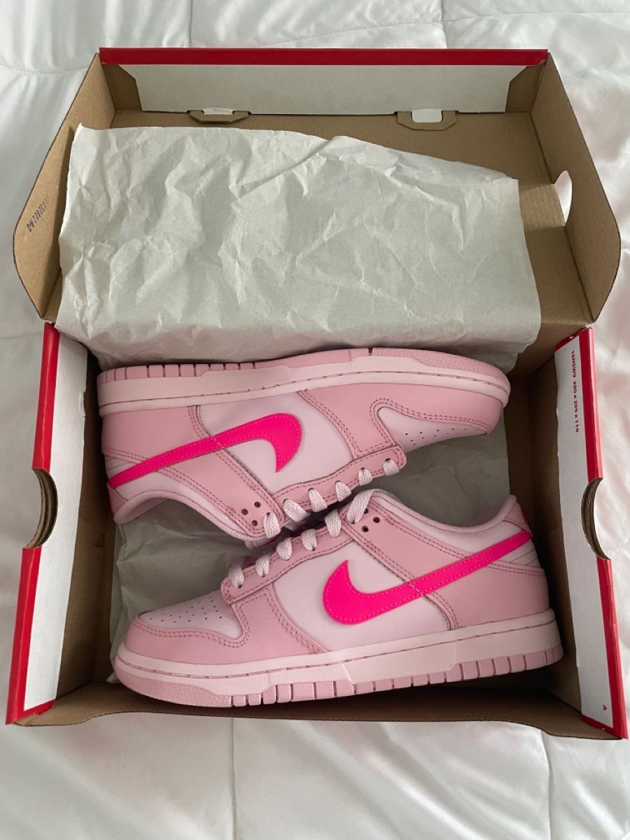 Nike Dunk Triple Pink