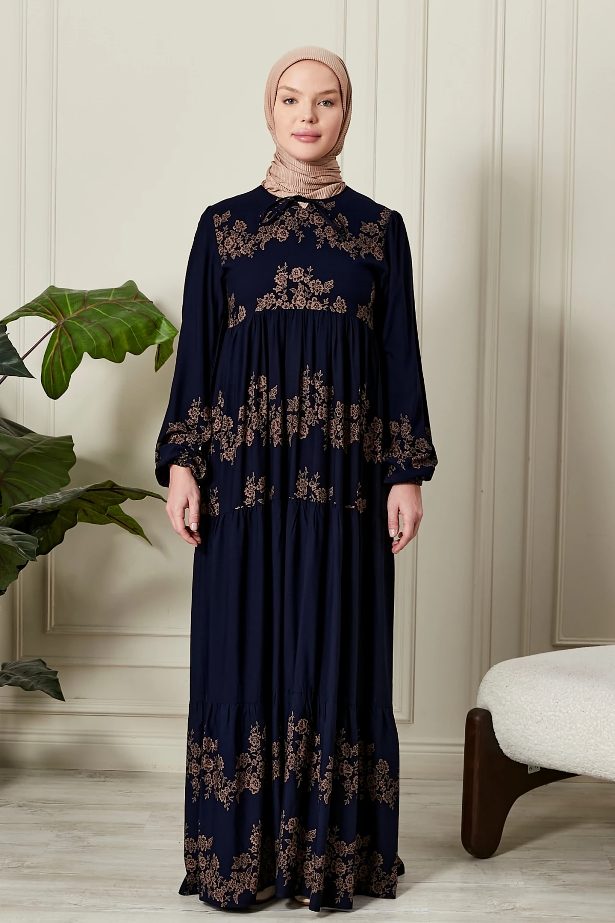 Eteği Kat Kat Çiçek Desenli Çingene Viskon Elbise Tesettür Elbise Anne Elbisesi Namaz Elbisesi