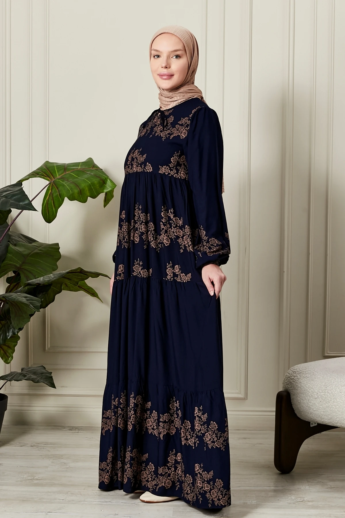 Eteği Kat Kat Çiçek Desenli Çingene Viskon Elbise Tesettür Elbise Anne Elbisesi Namaz Elbisesi