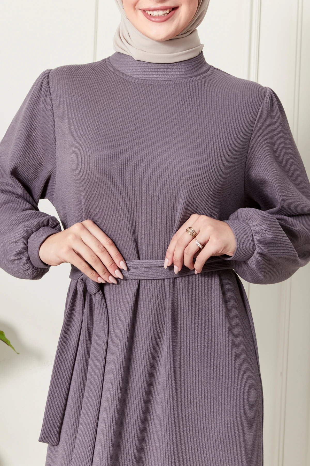 Fitilli Örgü İnce Kadife Kumaş Kemerli Kuşaklı Kışlık Yarım Boğazlı Prenses Kol Tesettür Elbise
