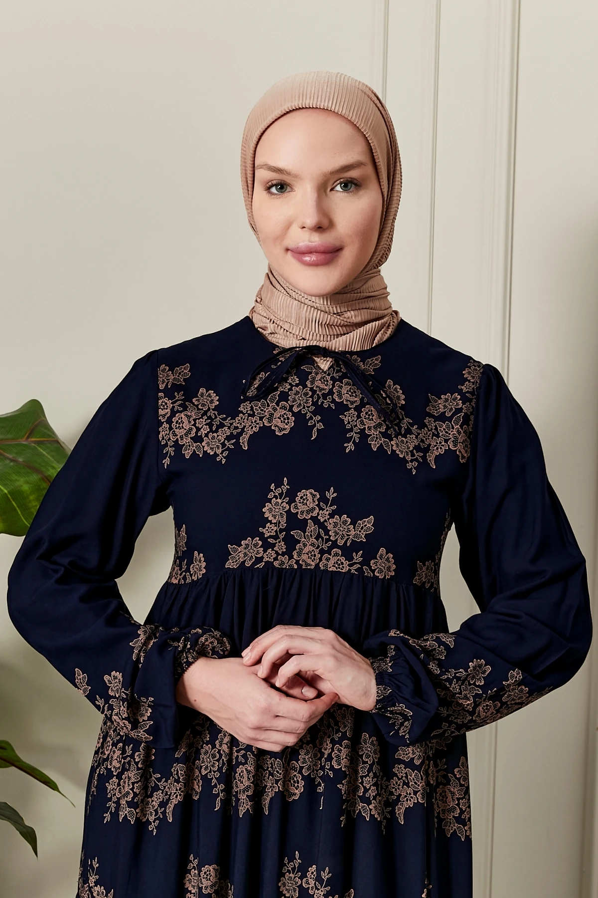 Eteği Kat Kat Çiçek Desenli Çingene Viskon Elbise Tesettür Elbise Anne Elbisesi Namaz Elbisesi