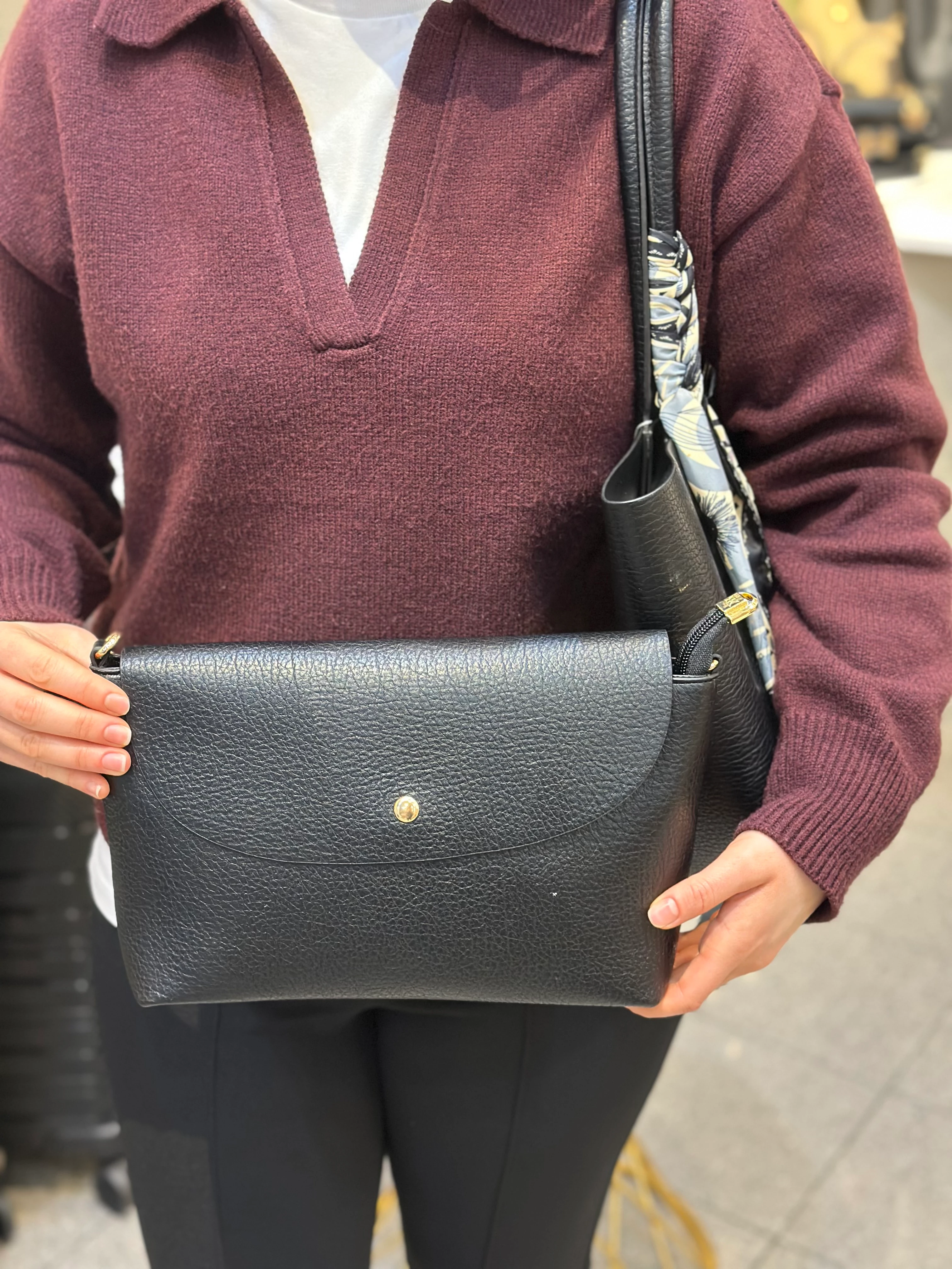 Krıste Bell Siyah Kol Çantası 