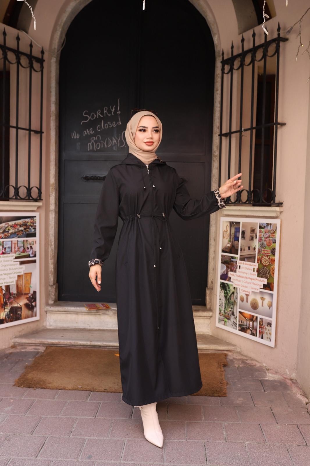 içi leopar desenli tesettür tamboy trençkot