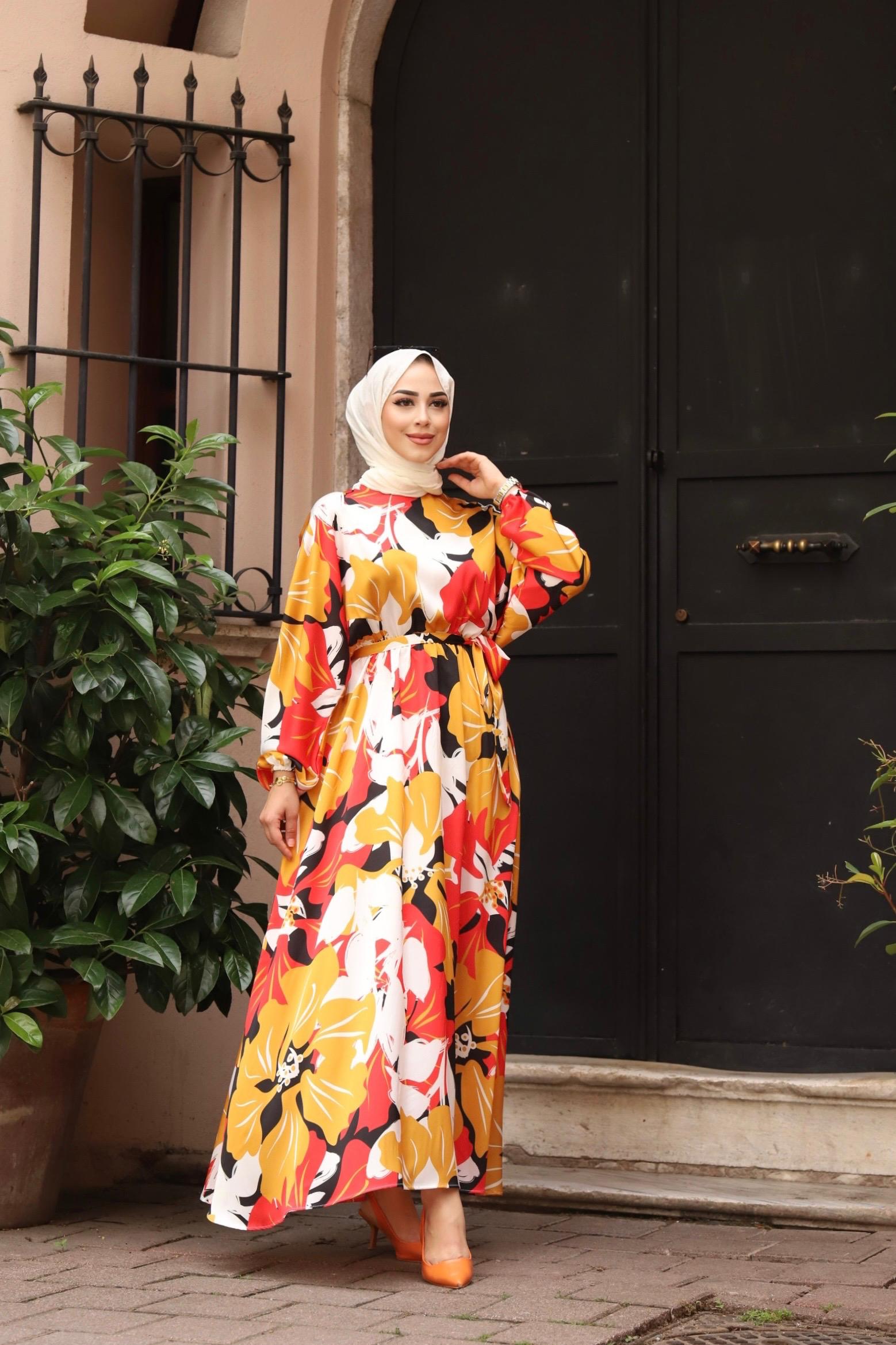 Kırmızı Detaylı Beli Kuşaklı Tesettür Elbise
