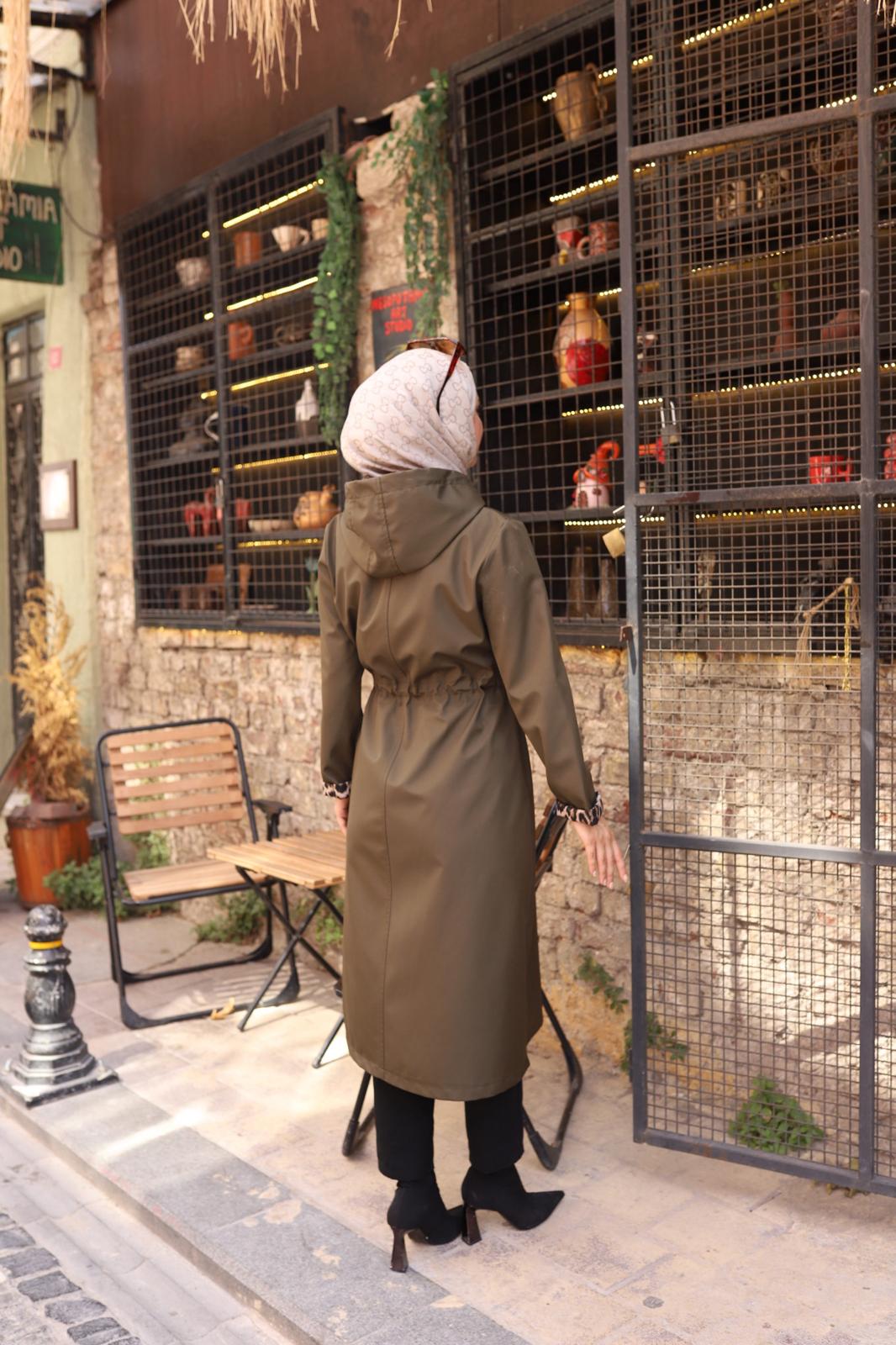 içi leopar desenli tesettür araboy trençkot