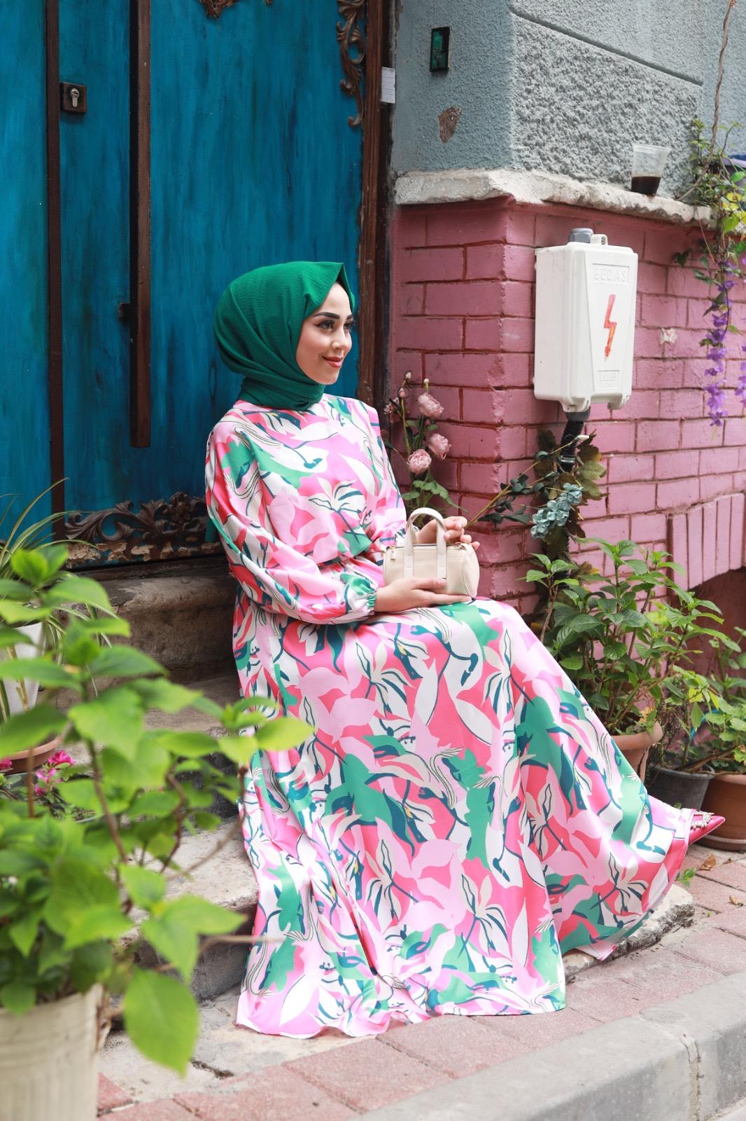 Pembe Desenli Beli Kuşaklı Tesettür Elbise