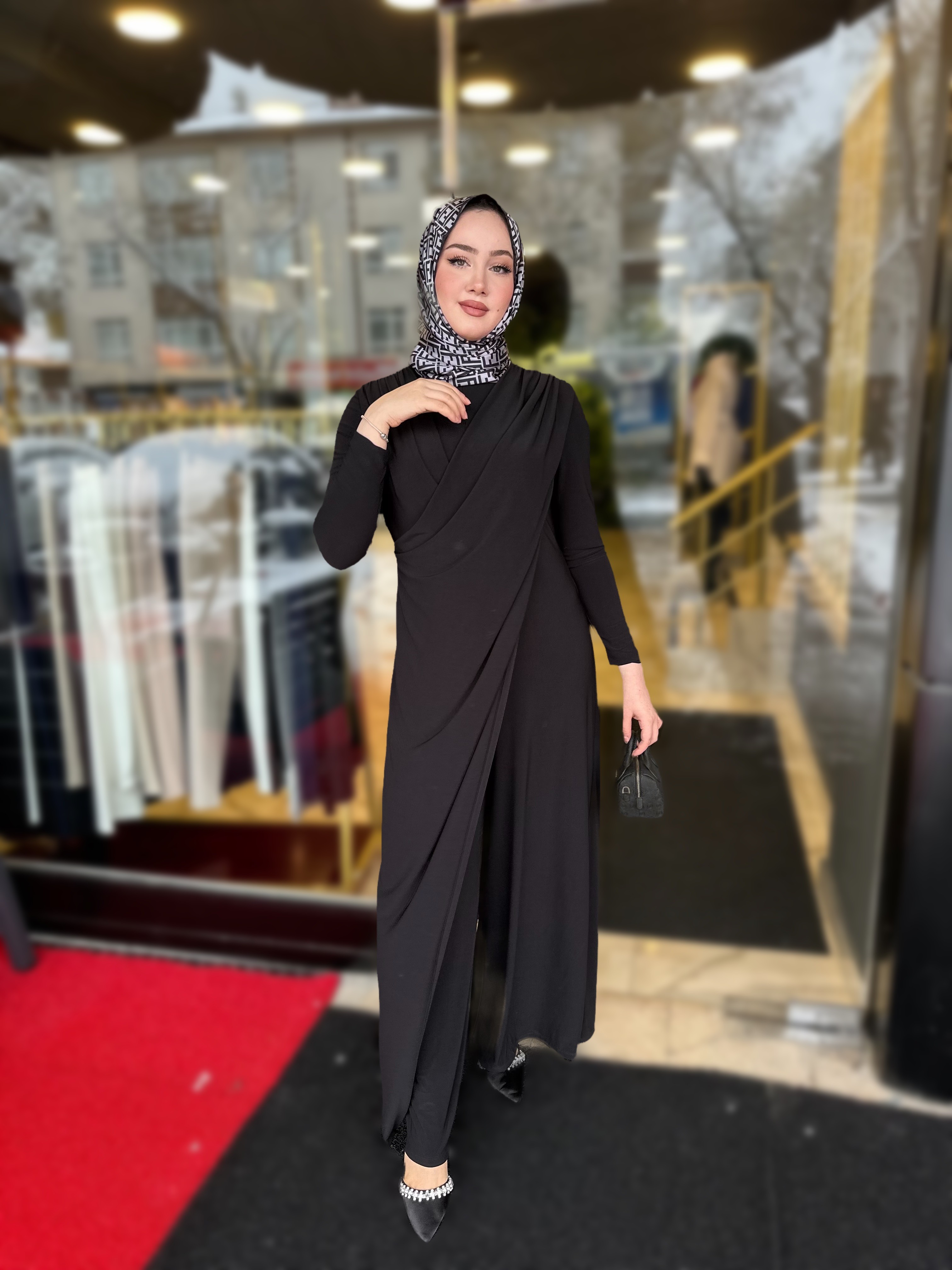HİLAL OĞUZKAN ÖN ARKA PELERİNLİ TULUM 9050 - SİYAH