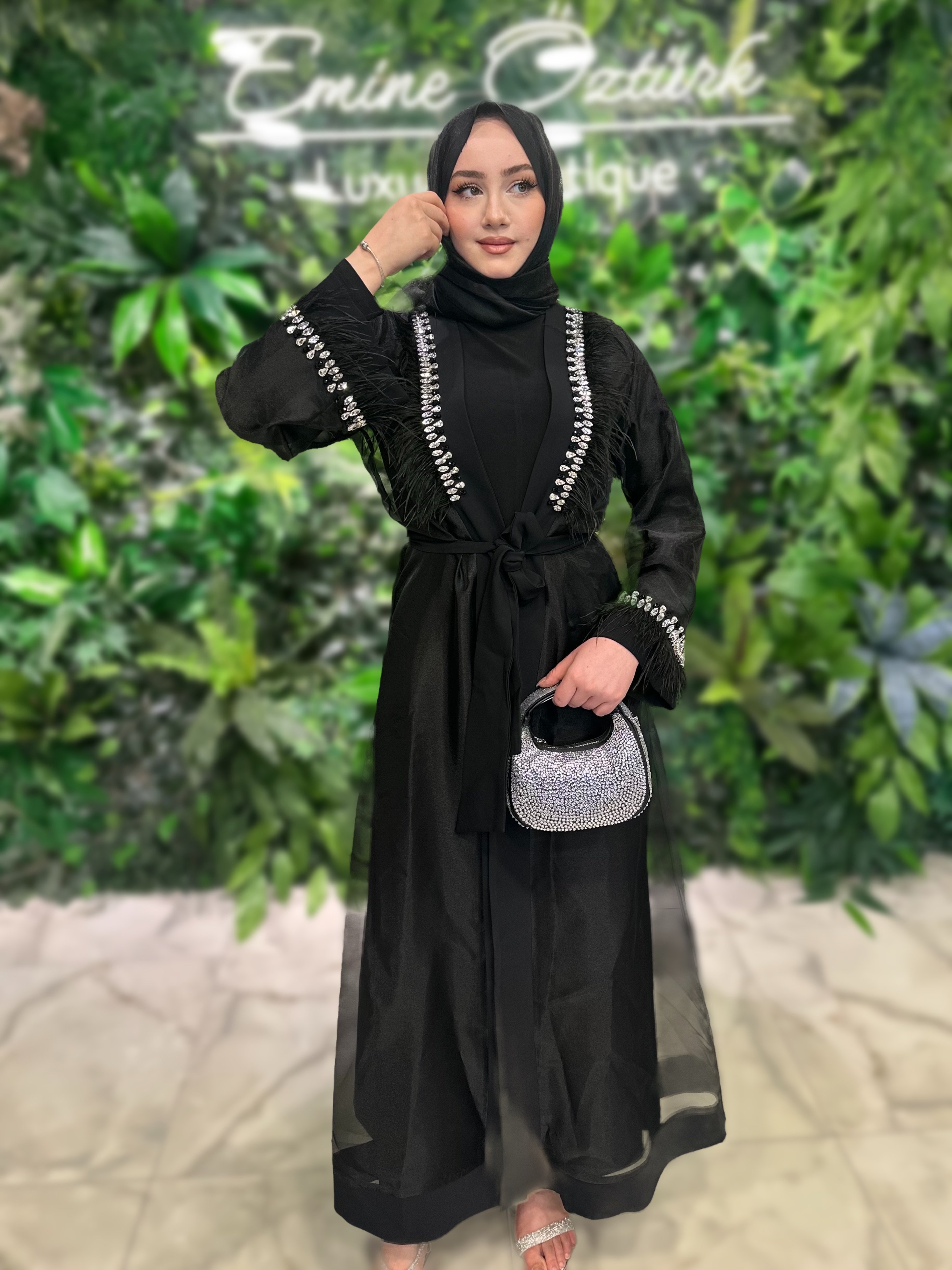 ETRUCCİ KOL VE YAKA TAŞ VE TÜY DETAYLI ABAYA 6210