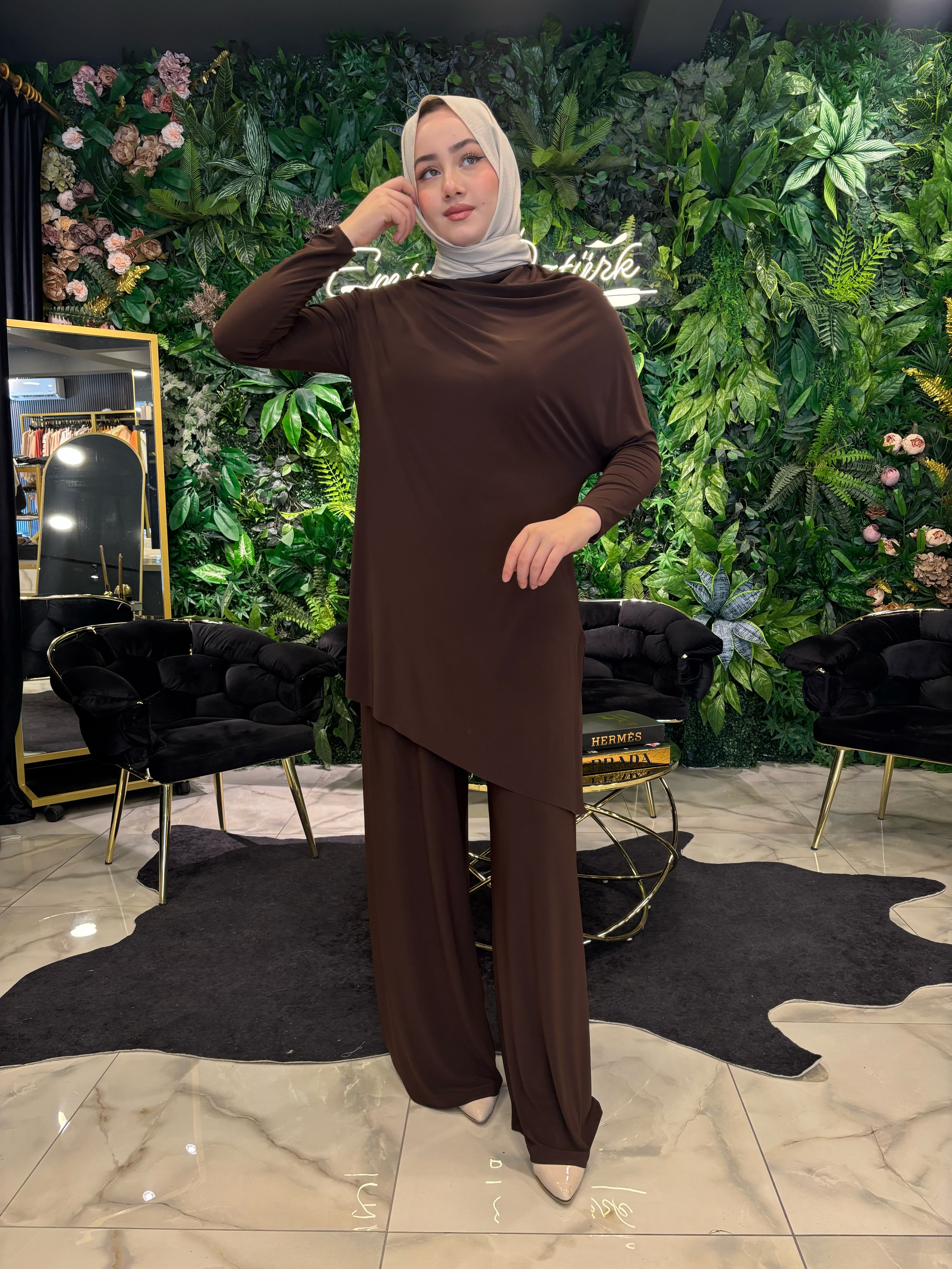 HİLAL OĞUZKAN OMUZU BÜZGÜLÜ TAKIM 25T0031