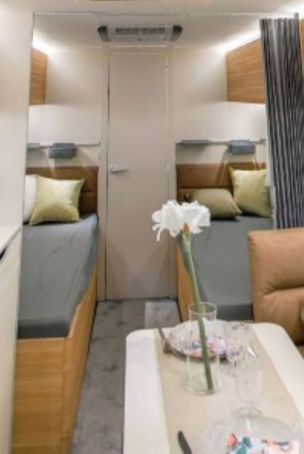 Adria Adora 613 HT  Karavan Yatağınıza Tam Uyumlu Lastikli Çarşaf ve Yastık Kılıfı