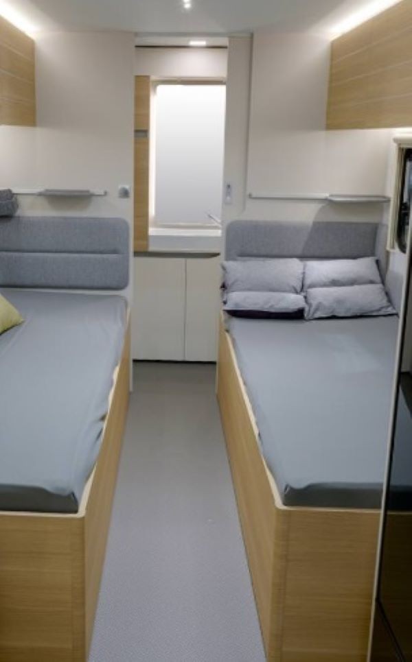 Adria Adora 572 UT  Karavan Yatağınıza Tam Uyumlu Lastikli Çarşaf ve Yastık Kılıfı
