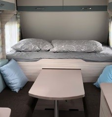 DETHLEFFS C’Joy 480 QLK Karavan Yatağınıza Tam Uyumlu Lastikli Çarşaf ve Yastık Kılıfı