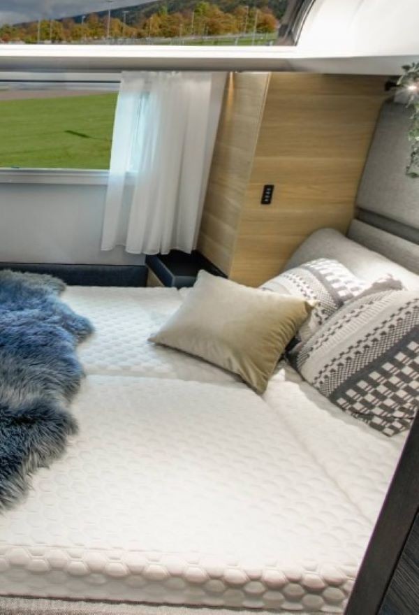 Adria Astella 704 HP  Karavan Yatağınıza Tam Uyumlu Lastikli Çarşaf ve Yastık Kılıfı