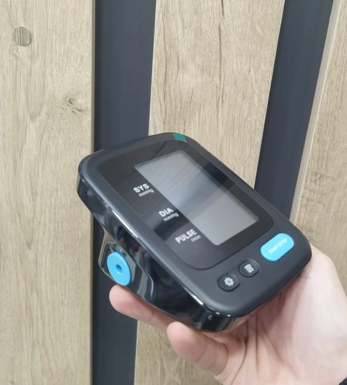 TÜRKÇE KONUŞAN KOLDAN DİJİTAL TANSİYON ALETİ ENDOSTALL YK-BPA2