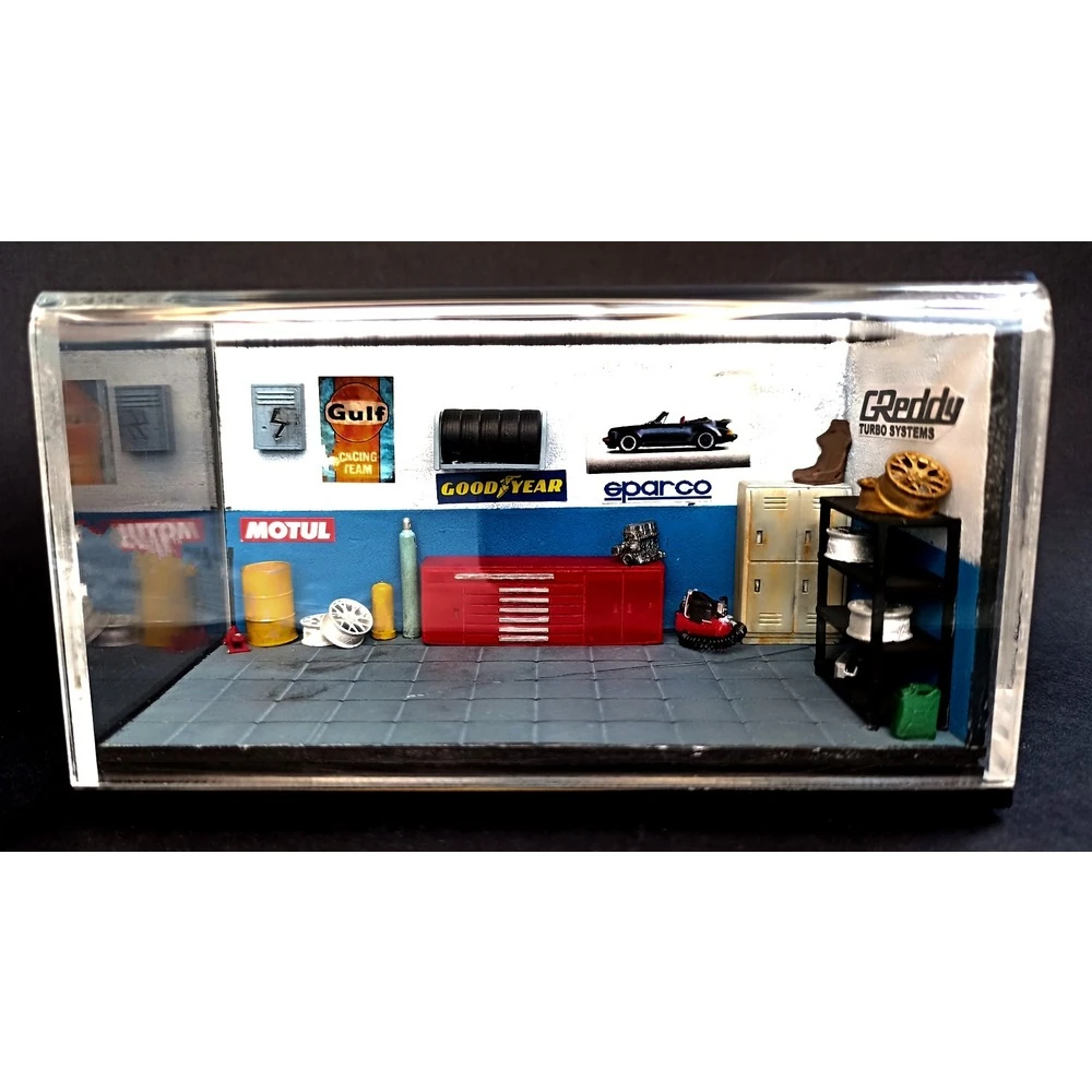 1/64 Garage Diorama Display Case