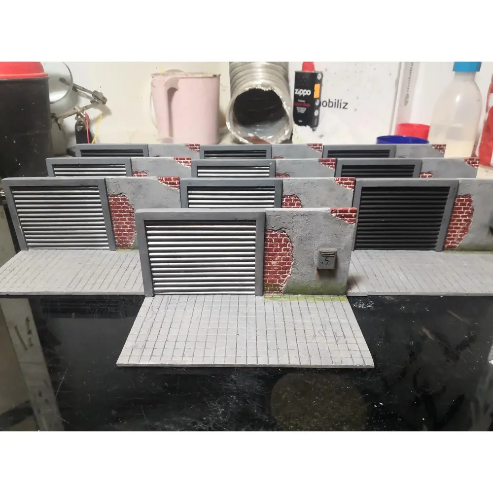 1/64 Garage Diorama Display Case (Black Blinds)