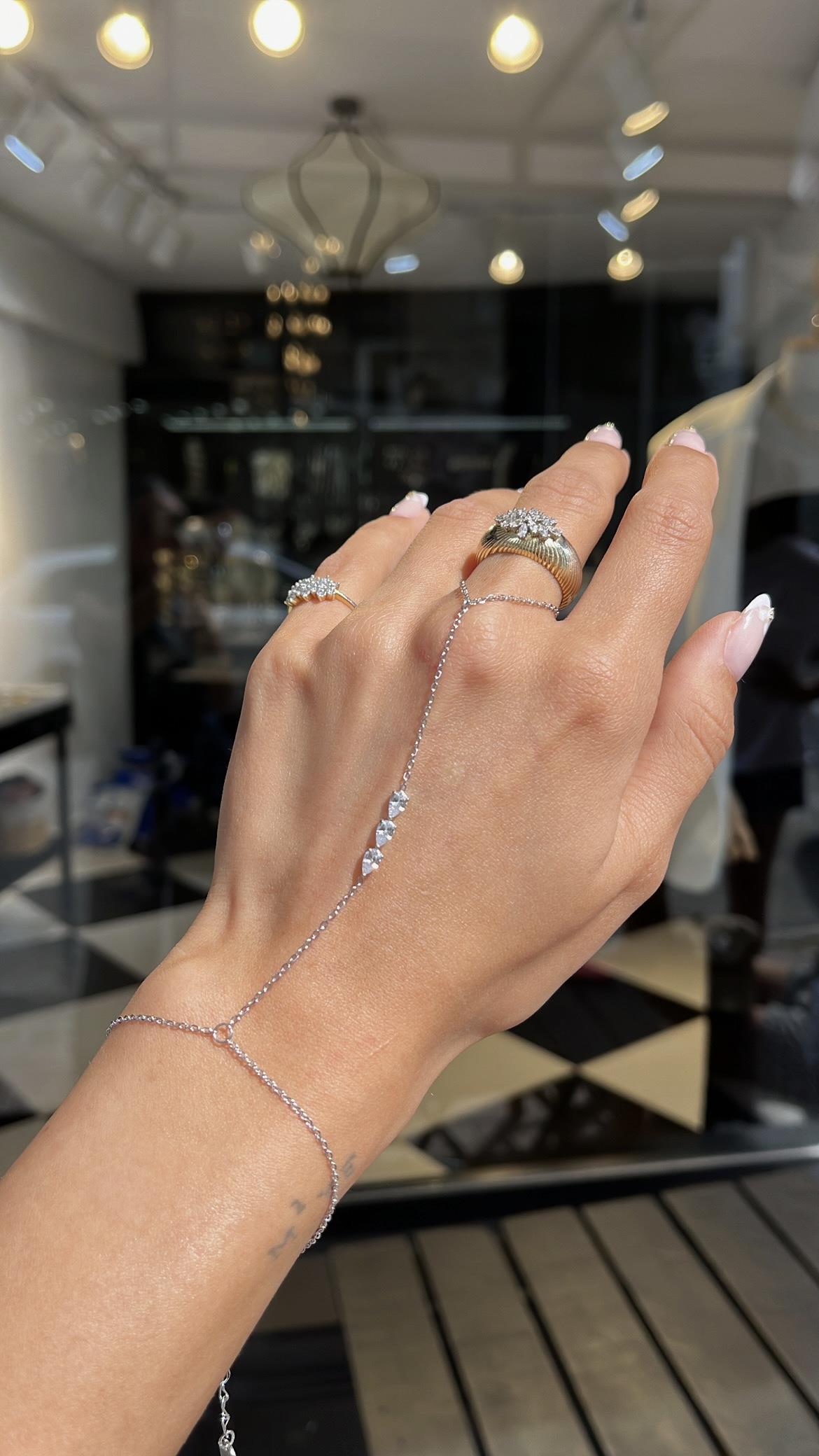 Çelik sıralı taş detay şahmeran