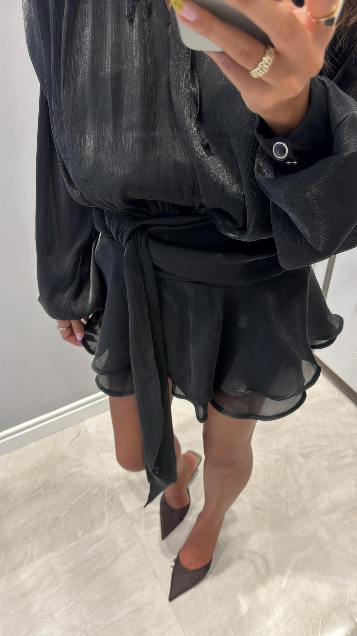 Siyah Parlak Kumaş Volanlı Mini Elbise