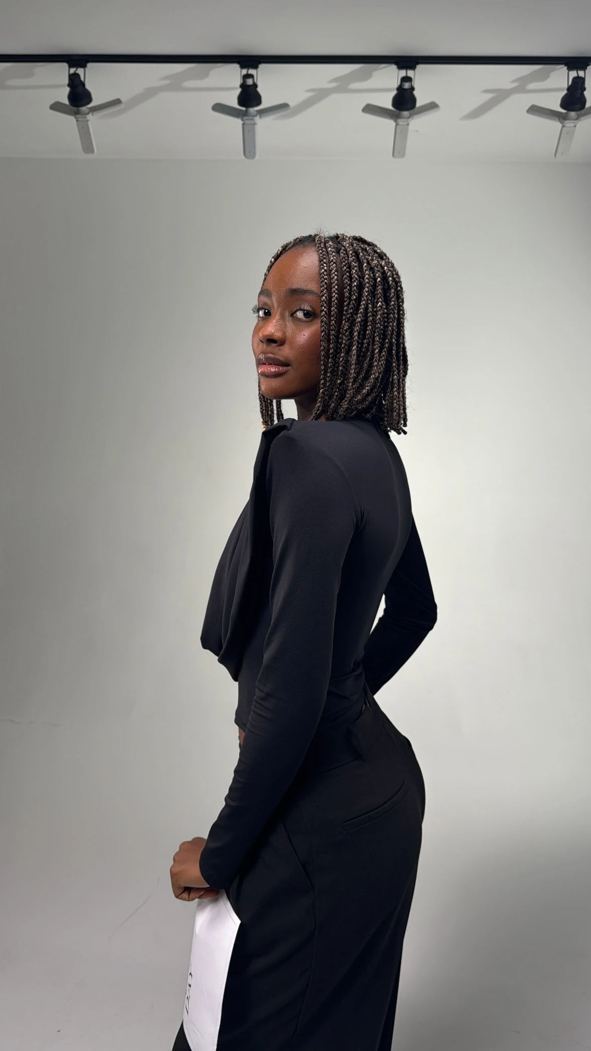 Siyah Vatkalı Tasarım Bluz