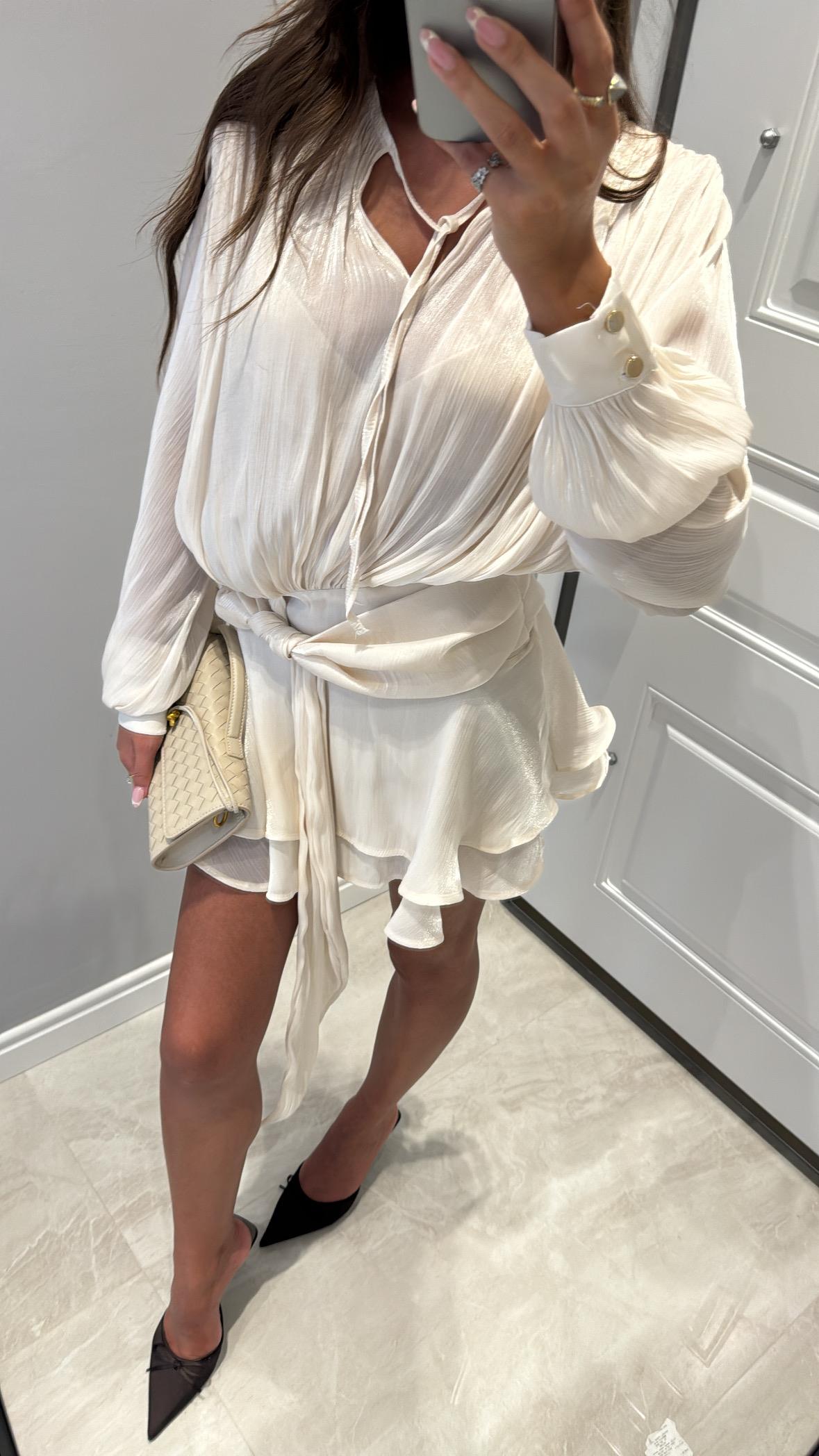 Krem parlak kumaş volanlı mini elbise