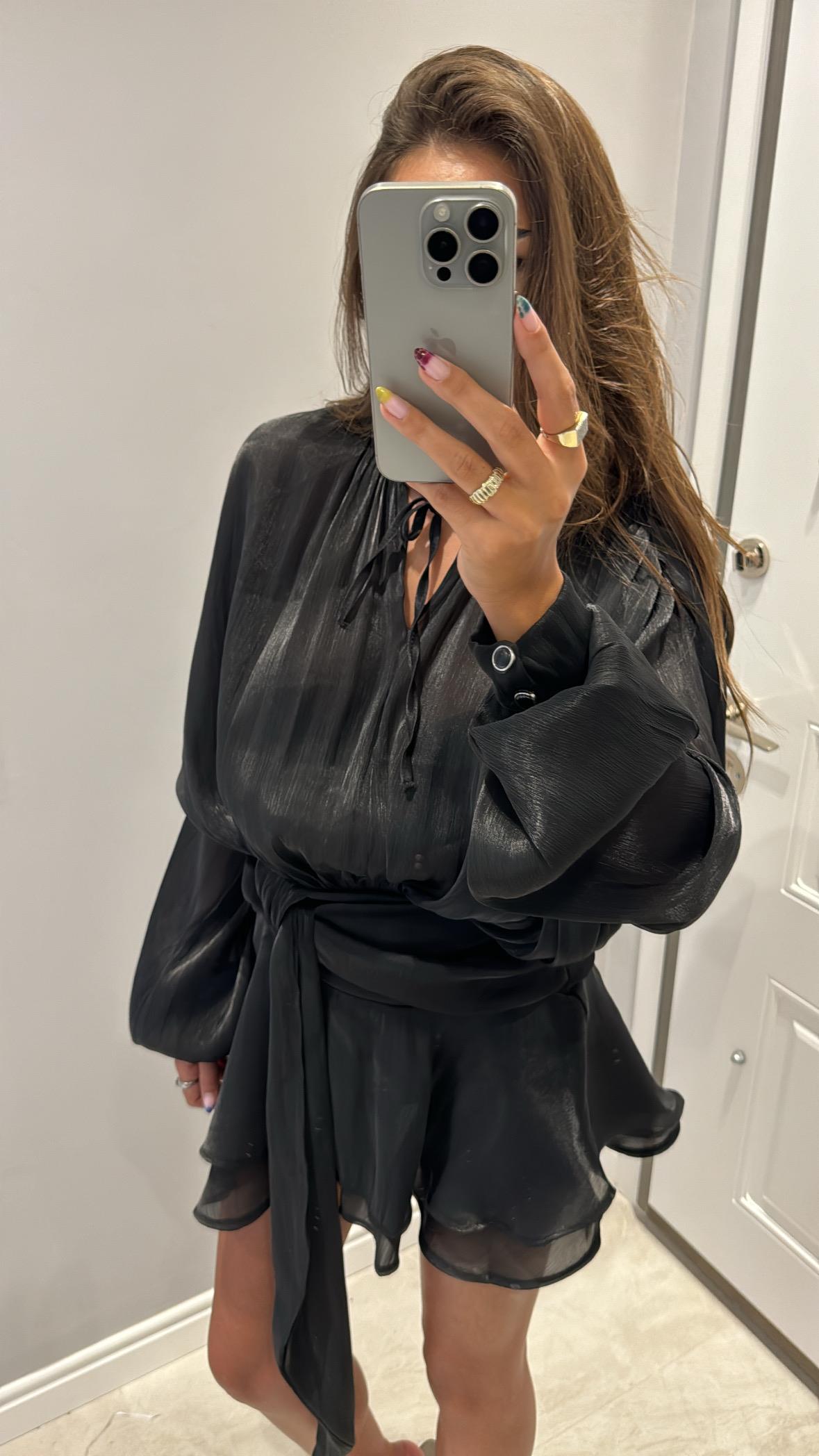 Siyah Parlak Kumaş Volanlı Mini Elbise