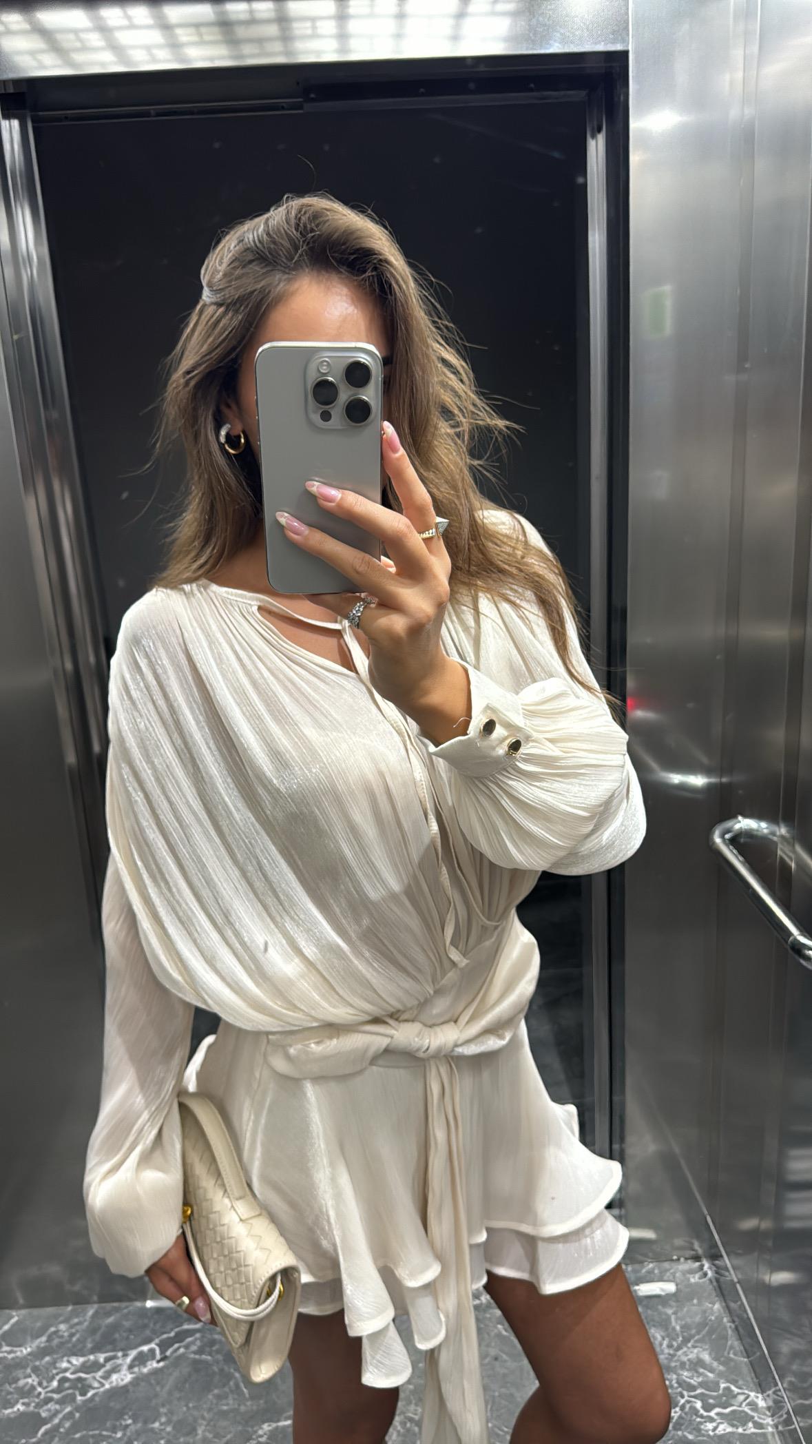 Krem parlak kumaş volanlı mini elbise