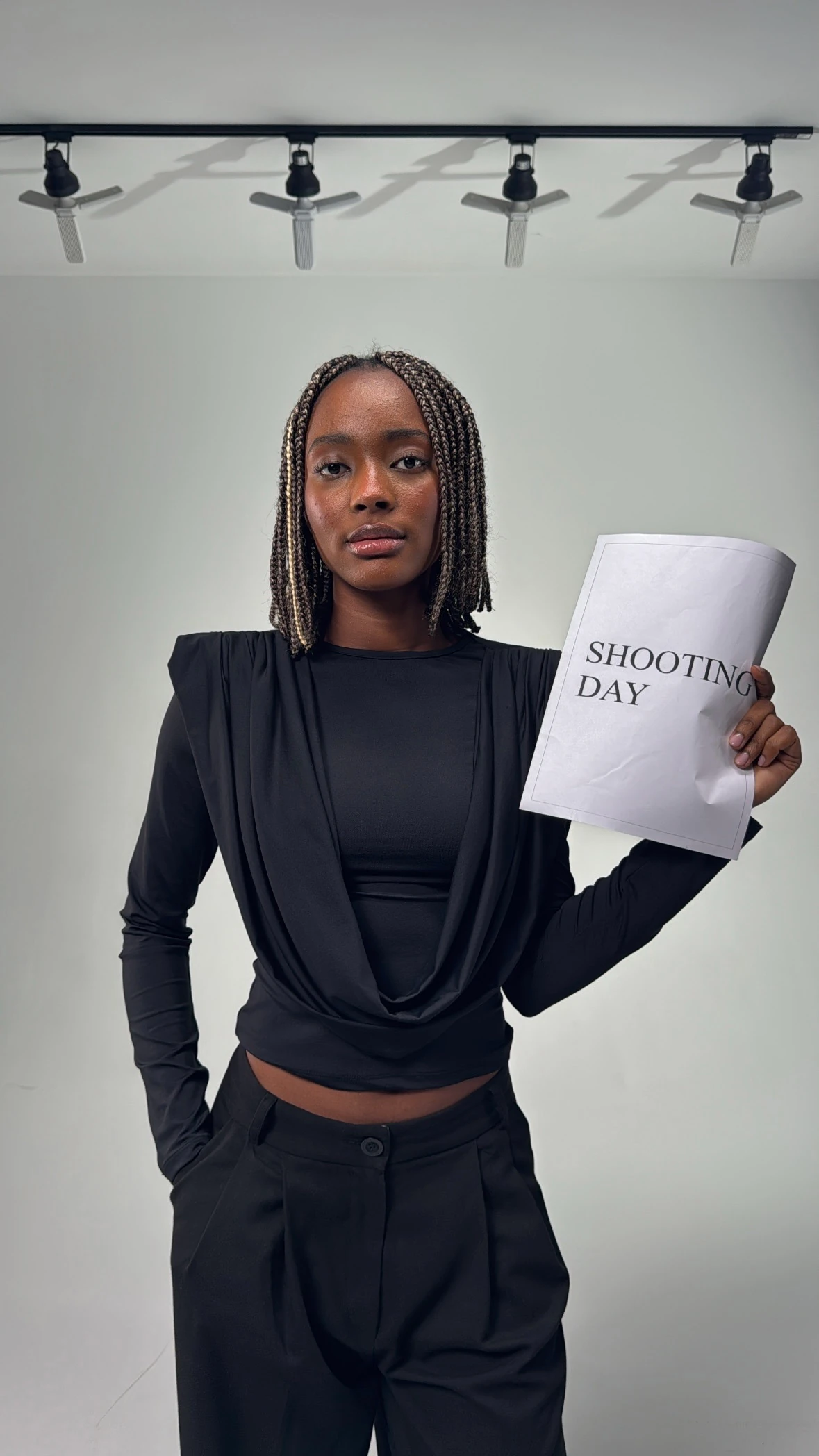 Siyah Vatkalı Tasarım Bluz