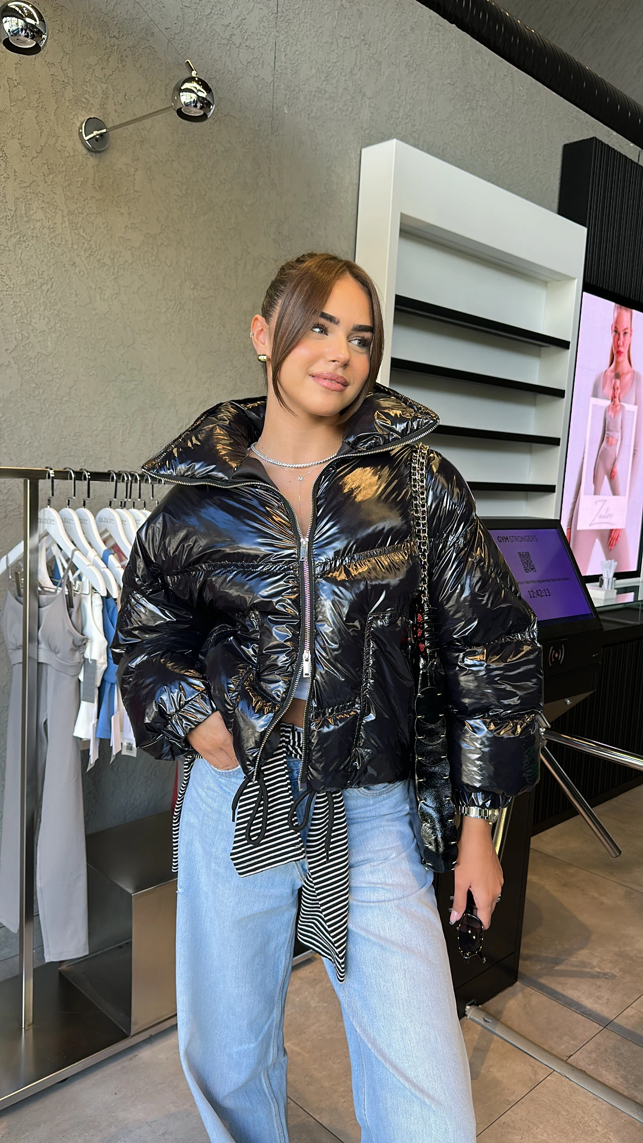 Siyah Parlak Şişme Mont