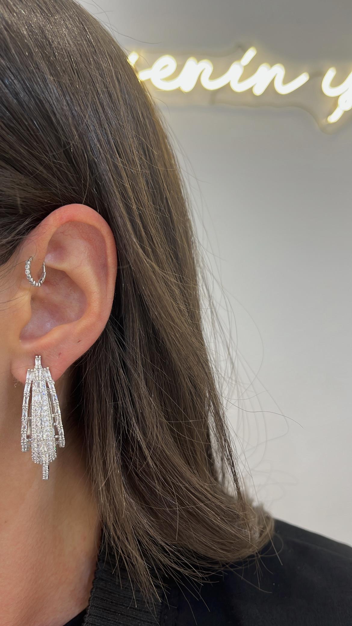 Zirkon taş çoklu oval halka görünüm küpe