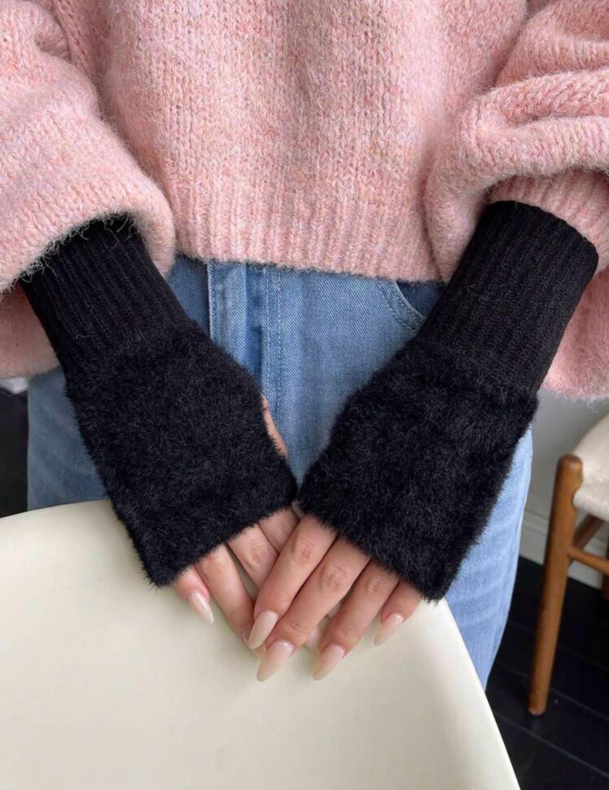 Siyah Peluş Kesik Eldiven