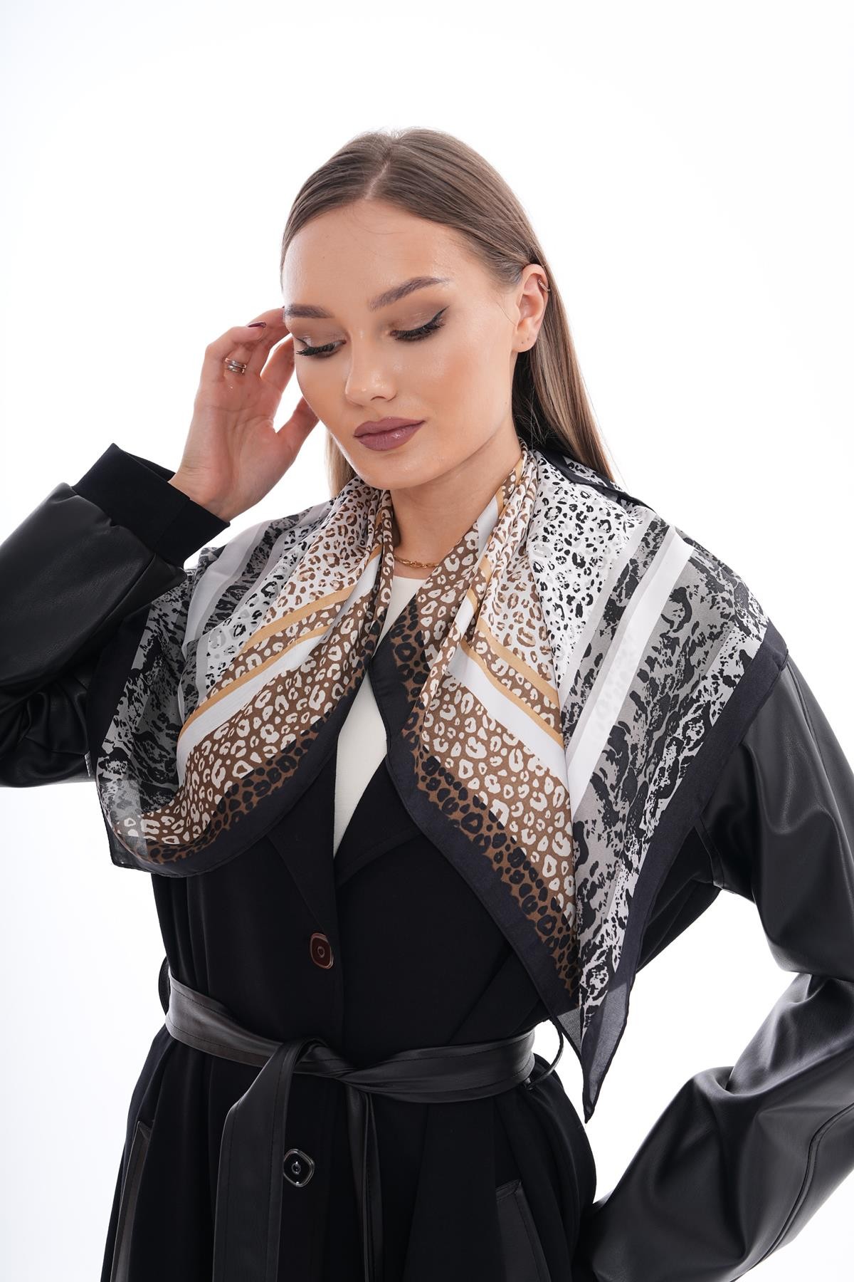 Kadın Siyah Bej Fular Leopar Desenli 15284