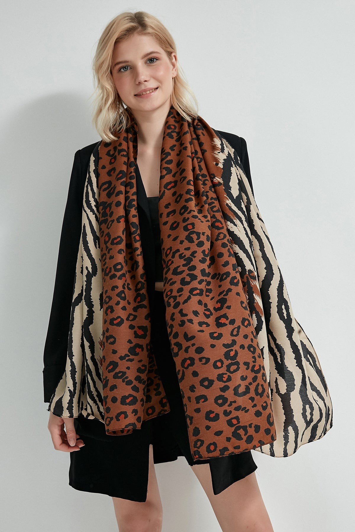 Leopar ve Zebra Desenli Kahverengi Şal