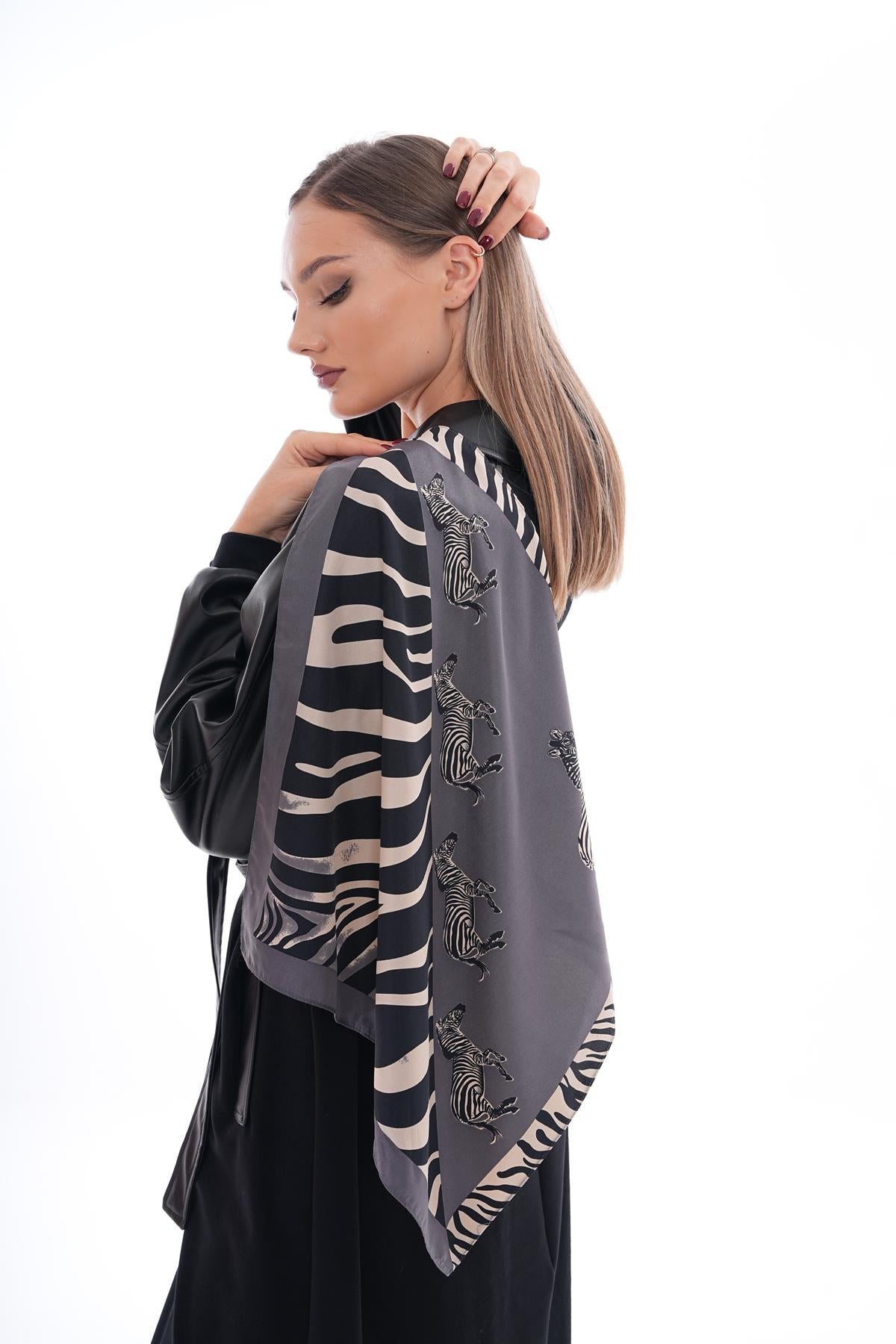 Kadın Fular Antrasit Zebra Desenli 15241