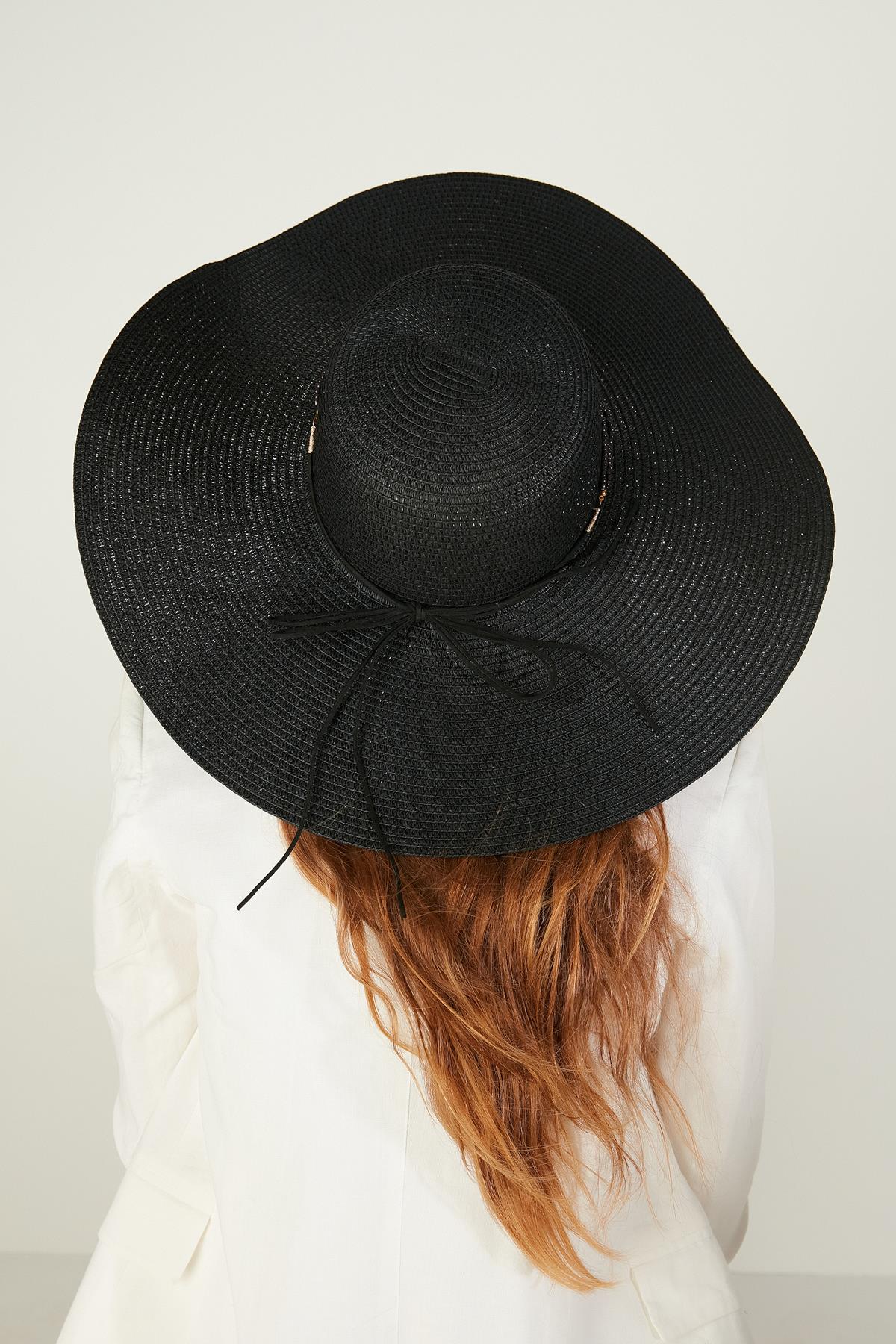 Siyah Boncuk Süslemeli Kloş Hasır Şapka