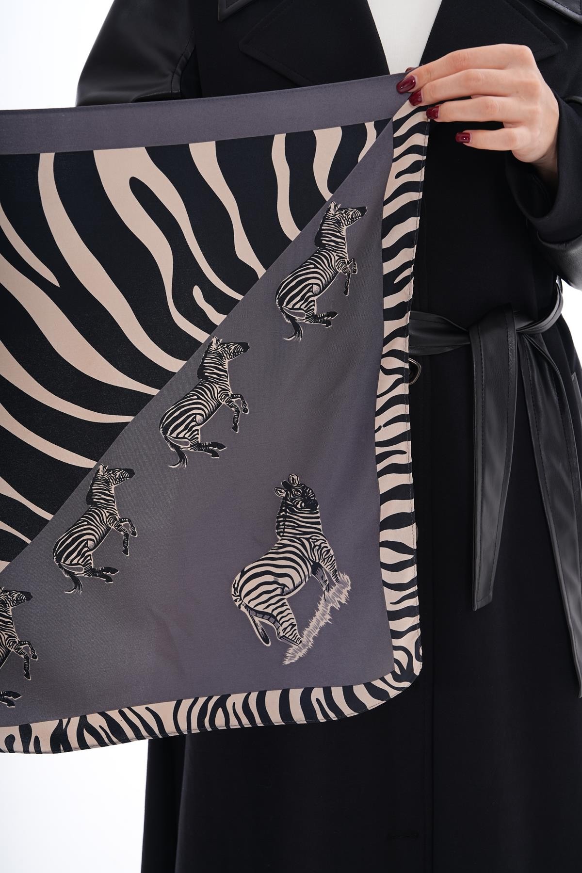 Kadın Fular Antrasit Zebra Desenli 15241