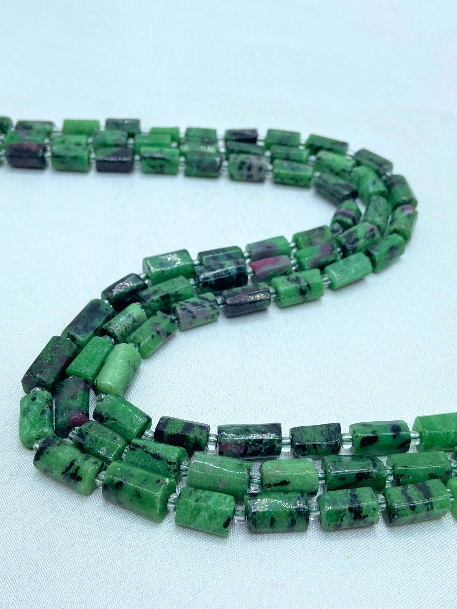 8*12MM RUBYZEOSİT(ANYOLİT) AMORF SİLİNDİR DOĞALTAŞ DİZİLER
