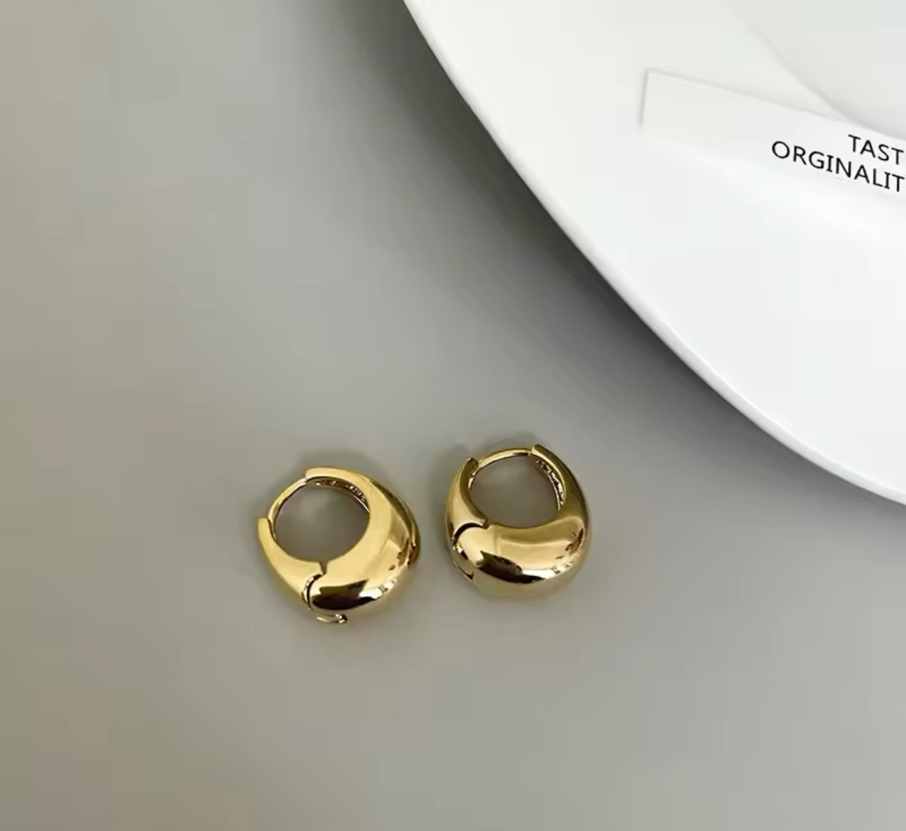 Pirinç Gold Tarz Bombe Küpe